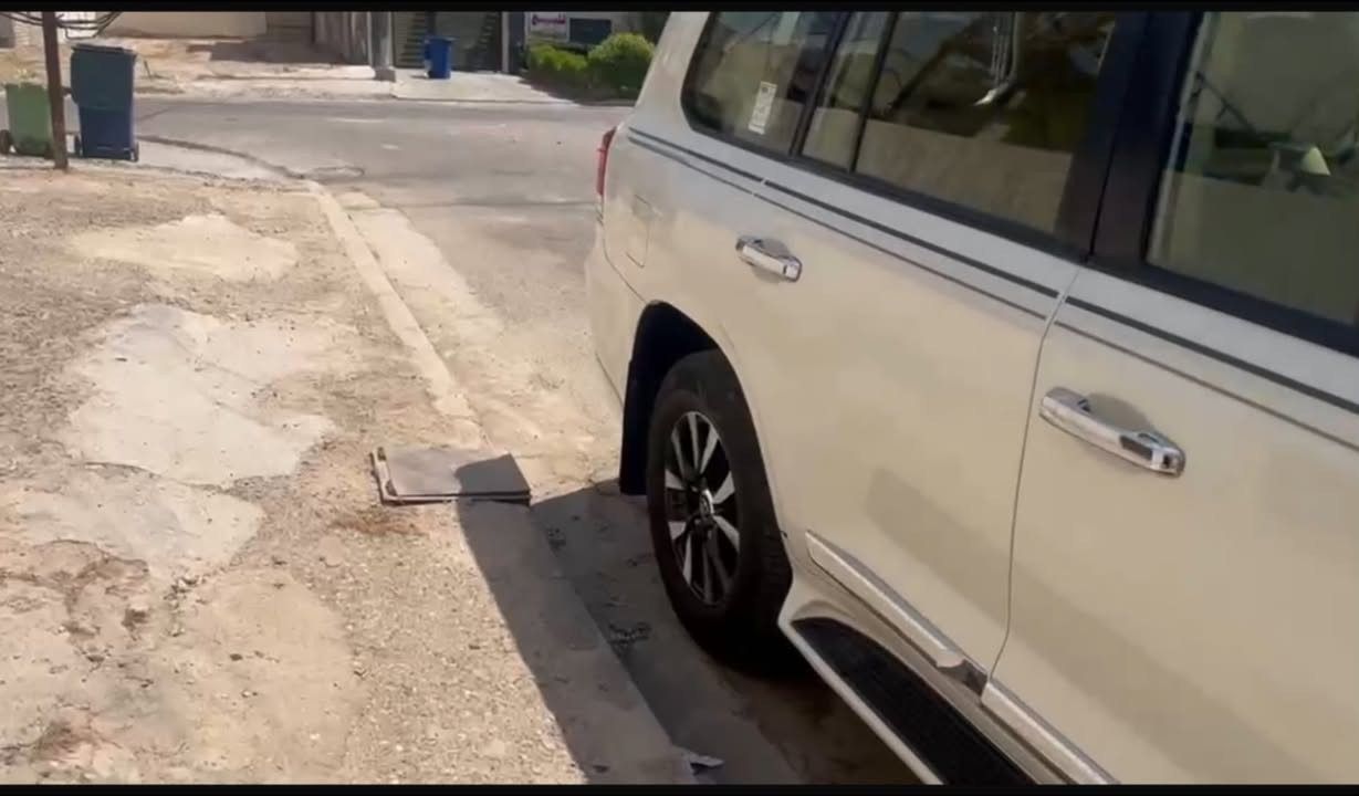السلام عليكم لاند كروزر موديل 17 محدثه 21 
 سياره جاهزه من كول النواحي مصبوغه احزام 
رقم اربيل موصفات كامله السياره خير من الله جاهزه 
السعر 30 او قابل للتفاوض 
مكانه بغداد الرصافه // ***********

