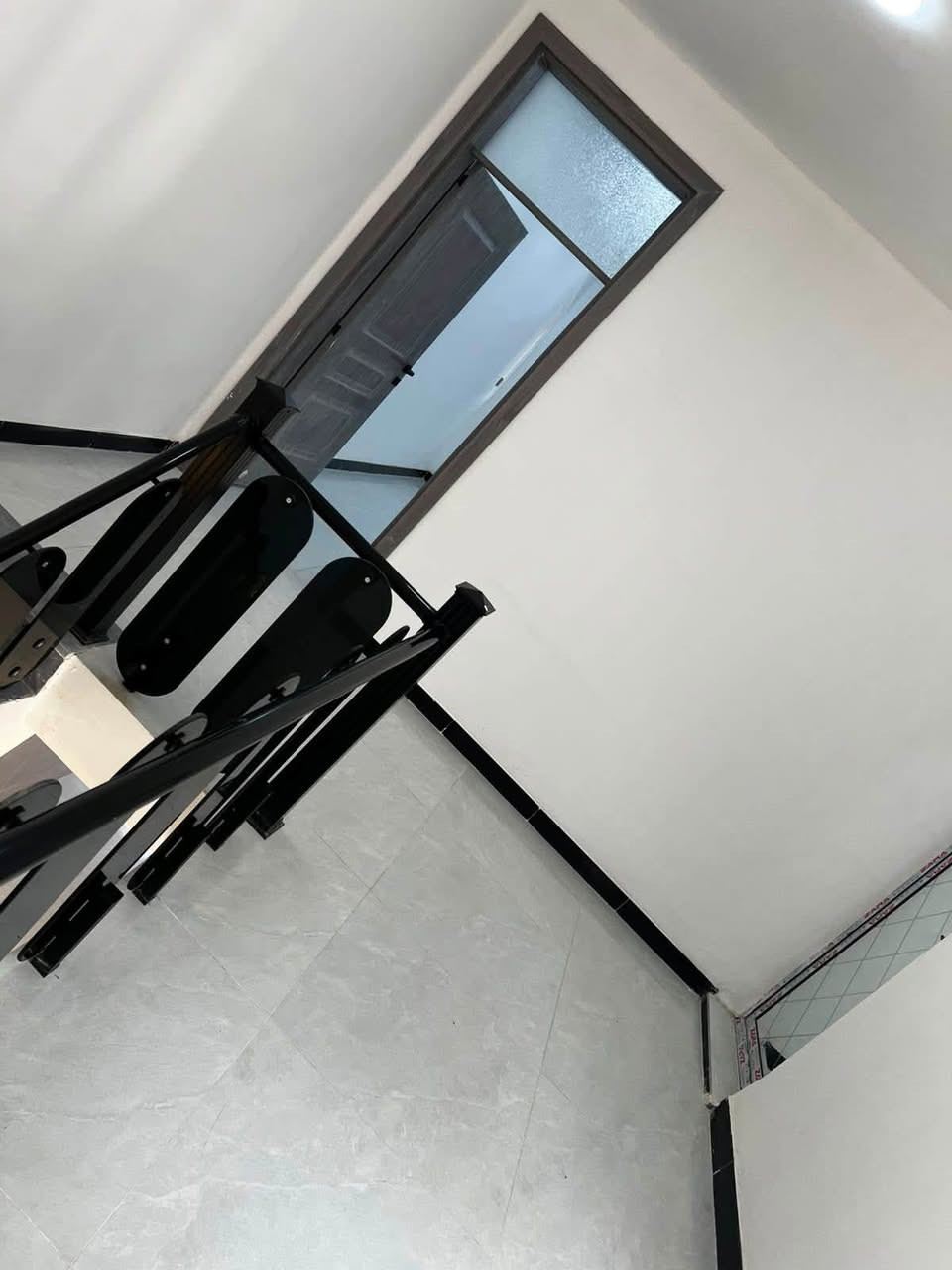 بيت للبيع  بناء حديث بعده زيرو البوعيثه سلطان قرب المدارس
تنازل شركه
100 متر طابقين 3 غرف نوم 2 حمامات 
تستلم مباشر شغل يخبل 
***********
***********
