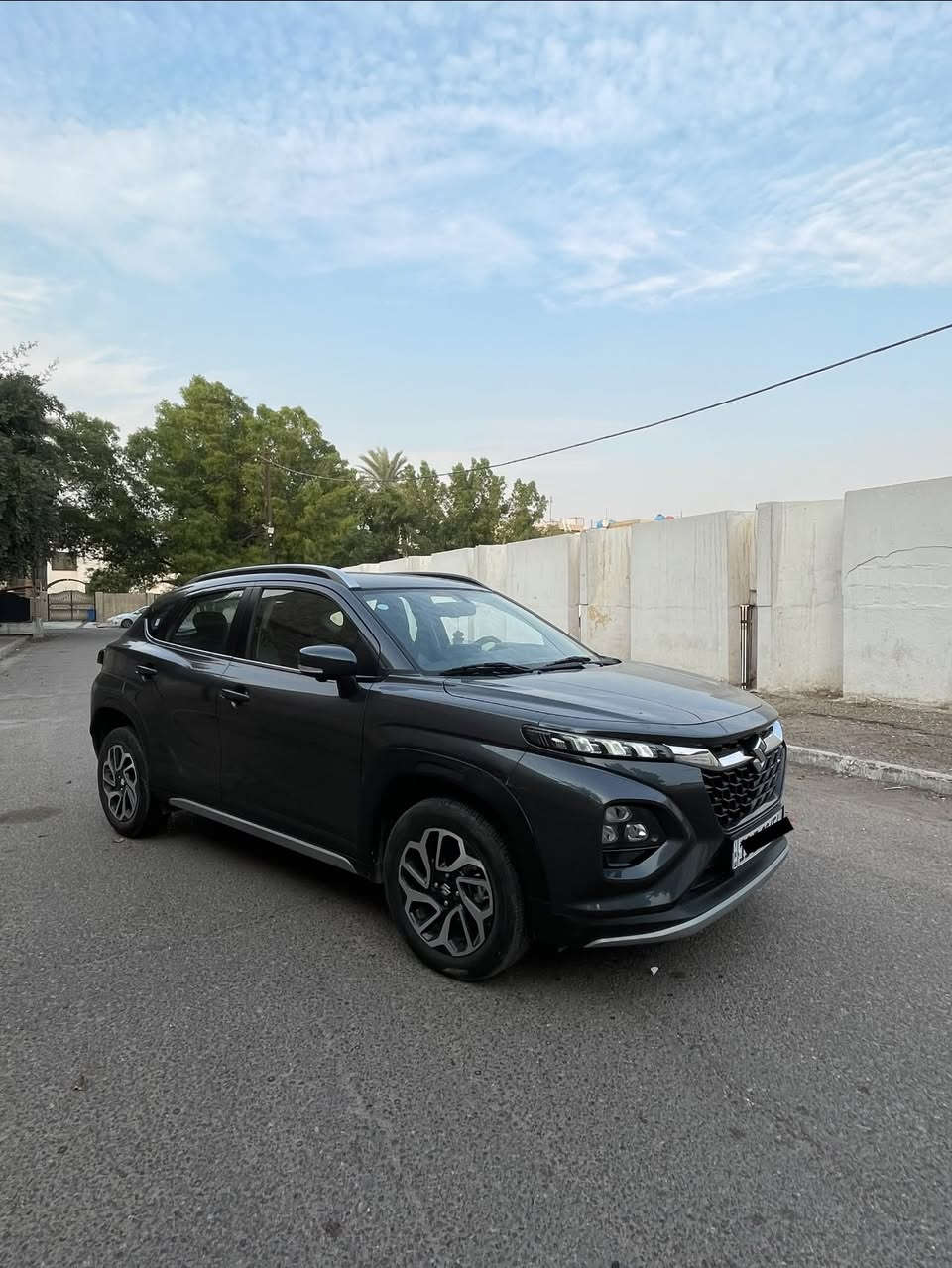 سازوكي فرونكس 2025
سيارة فول مواصفات ال glx
المحرك والأداء:
محرك 1500 سي سي هايبرد
Auto off اطفاء ذاتي على البطاريه
 التجهيزات الداخلية:
دخول ذكي بدون مفتاح
تشغيل ذكي (Start/Stop)
أزرار تحكم على المقود
شفتات خلف المقود
كيرثلاث نوعيات للقيادة 
شاحن لاسلكي للهاتف
الشاشات والعرض:
شاشة 4K تدعم Apple CarPlay و Android Auto
شاشة عرض (Head-Up Display) على الزجاج الأمامي
 أنظمة الأمان والمساعدة:
كاميرات 360 درجة محيطية
حساسات أمامية وخلفية
أنظمة مساعدة القيادة لزيادة الأمان والثبات
 وقيادة مريحة وآمنة  ماشيه 25000 وقابل للزياده  السياره باسمي وابيع نقد فقط بيه شخط بسيط بجاملغ السكن للتواصل ***********
السعر 160$ وبيه مجال بسيط
مكاني بغداد الصليخ
