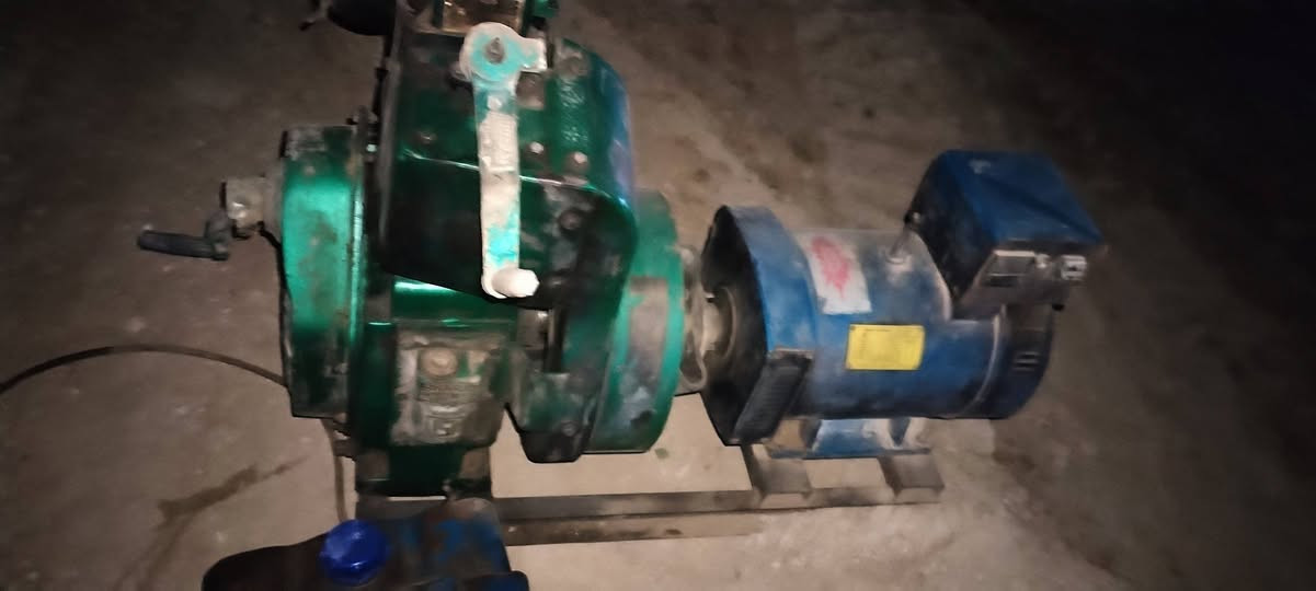 السلام عليكم عندي هاي المولد للبيع سعر 400 و50-
وبيها مجال

الديوانية الحمزه الشرقي   رقمي ***********
