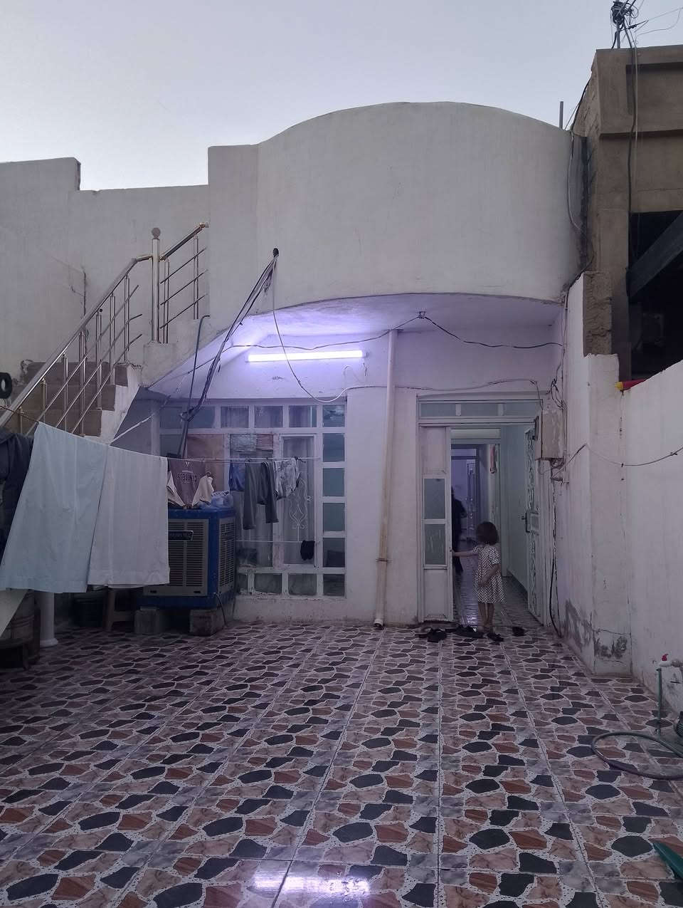 دار للبيع مساحة/100/متر5×20 
نوع العقار:رقم كارت
عنوان:١٦آب قرب جسر ليلان
يحتوي على:استقبال،مطبخ،غرفة نوم،منور مطبخ حار،وحمام
مواصفات:كاشي،سقف ثانوي 
موقع مميز كامل خدمات عل شارع صب عريض مجاري وماء حلوو
 سعر:٥٠مليون وبيها مجال 
للاستفسار الاتصال على الارقام التالية: ***********
