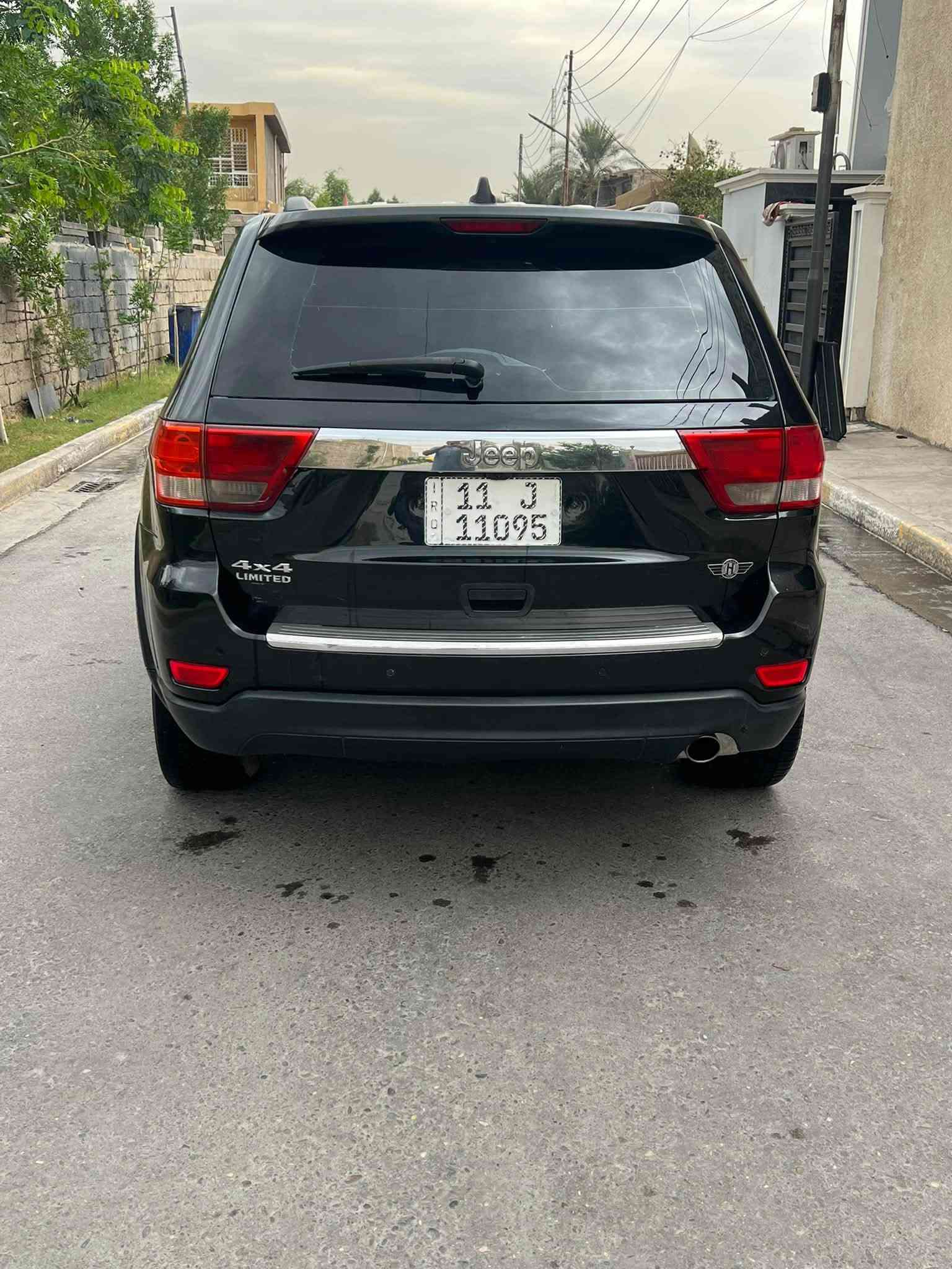 سلام عليكم
جيب امريكي فول مواصفات 1/ 1بدون حادث 
بيه صبغ ٣ قطع ولباقي مكفول ارباك شواصي مكفول
محرك 6سلندر 3600 صدر جديد تخم تاير 
رقم بغداد دولي بسمي سعر ١٢٥مكان سياره بغداد
 ‭***********‬
