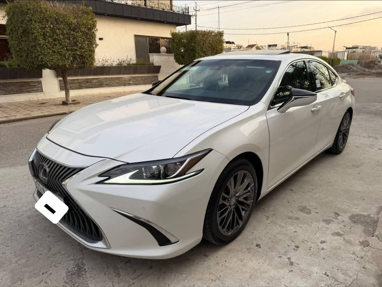 سلام عليكم 
لكزس 2021 ES350 
لون ابيض 
وارد امريكي 
سيارة بدون سبوغ بابين تبديل شركة 
مواصفات 
شاشة 
دواخل مشمى 
كامرة 
حساس امامي خلفي 
كامرة دواره 
رادار امامي نقطة عمياء 
سستم صوت 
كشنات تدفئه تبريد او كهرباء 
محرك 6 سلندر 3500 
قطعتين تبريد 
اوتو ستوب 
مري قلاب عند رجوع 
ماشية 66 الف كيلو 
رقم اربيل بسمي هزة جديدة بدون اي نقص 
السعرررر  275 
العنوان اربيل 
***********
