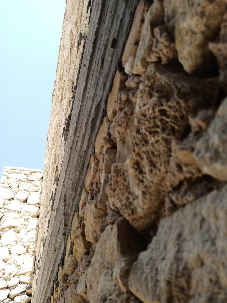 سلام عليكم 
شغل حجر مرتب مع ديكورات وترتيب 
بناء سياج 
بناء بيت
رصف مع ديكور 
تكحيل مع اضافة لون 
بناء مماشي 
بناء اساس سياج وبيت 

للتواصل مع استفسار واني بالخدمة 
***********
