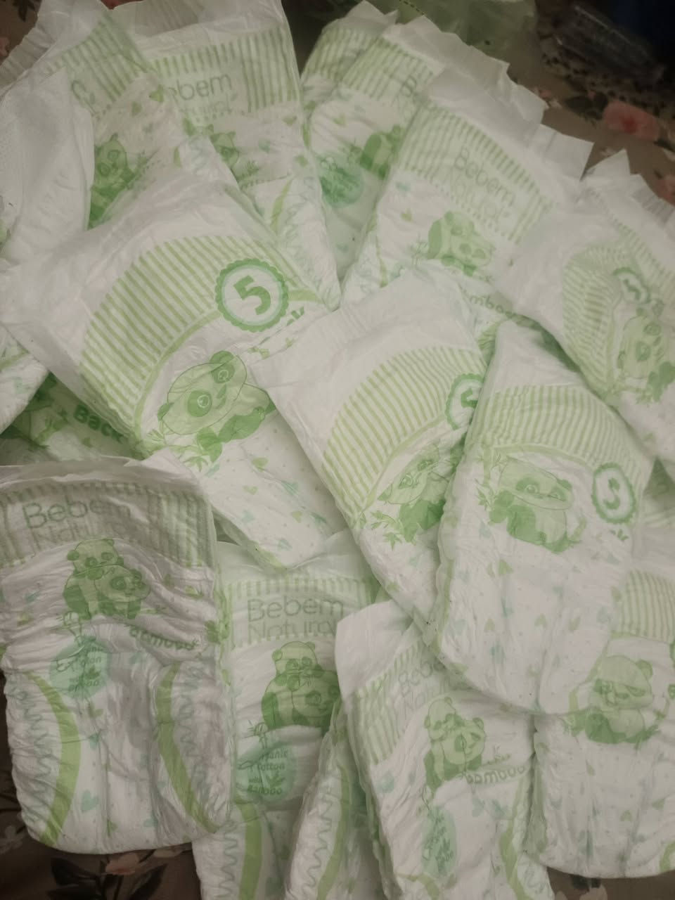 مرحبه عندي حفضات أطفال درجة أولاه سريع  متصاص أحسن نوعيه عن تجربه متوفر رقم ٥ ورقم واحد سعر الدرزن ٤٥٠٠ دينار ربعه ونص بس ماكو هجي سعر عدد ٤٠ قطعه اكو توصيل تواصل خاص أو وتساب ***********
