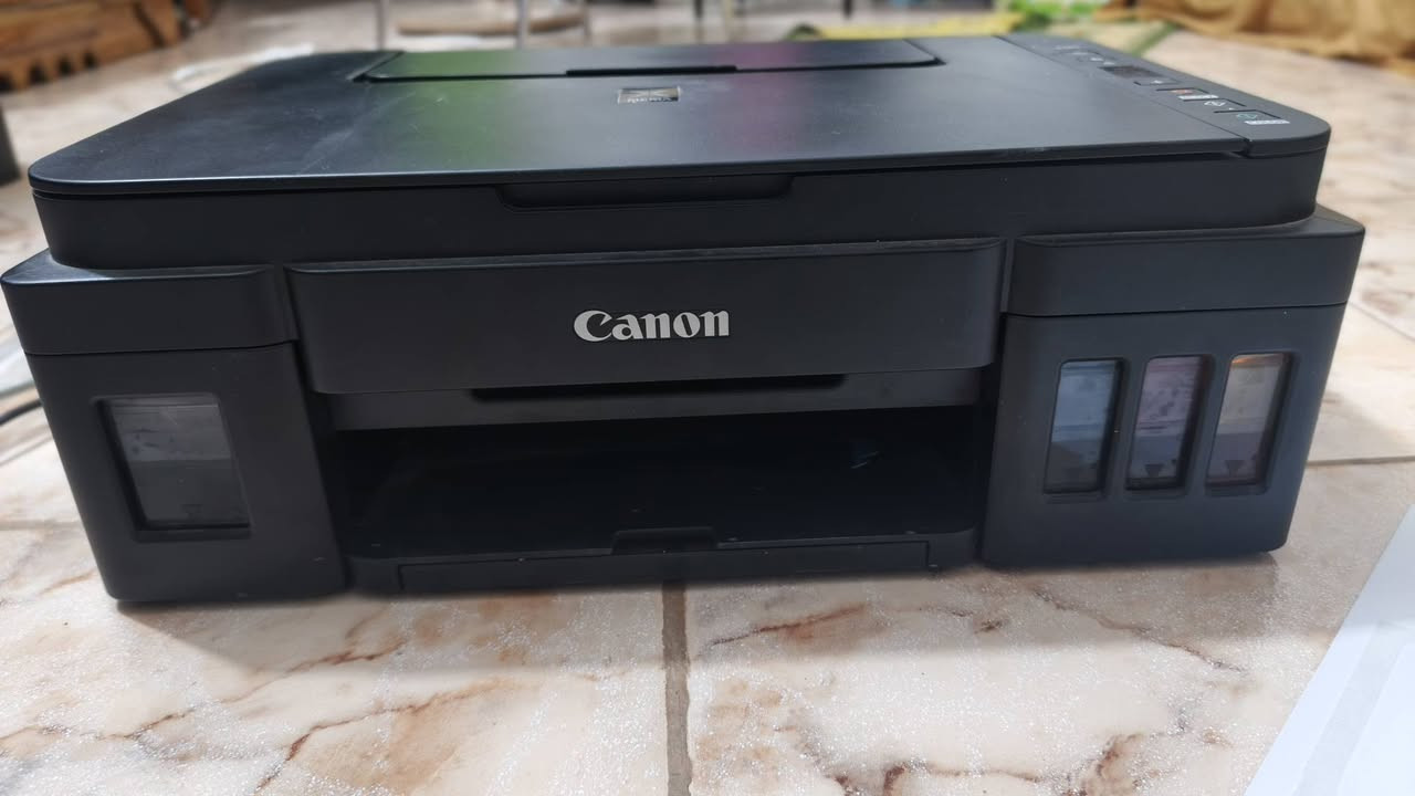 السلام عليكم
طابعة Canon Pixma G2411 نظام خزان حبر تعمل على  الحاسبة والموبايل عن طريق ال USB  وتوصيله OTG
تحتاج الى صيانه كان متروكه حاله الطابعه كما موضح بالصوره 
السعر 70 الف وبيها مجال للشراي 
العنوان / النجف حي العداله شارع المستوصف 
التواصل / واتساب ***********
