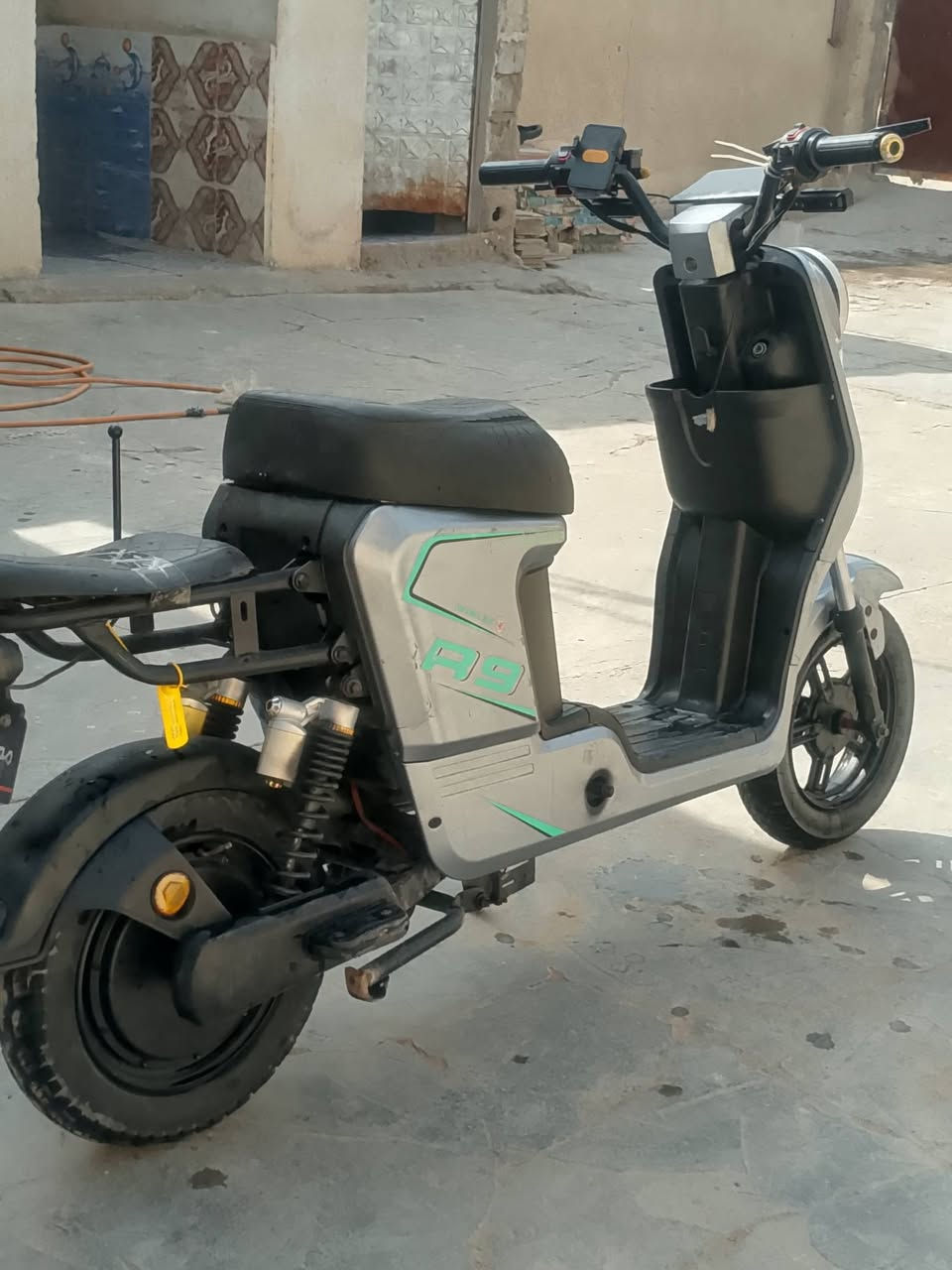 R9 • جديد • بطاريات