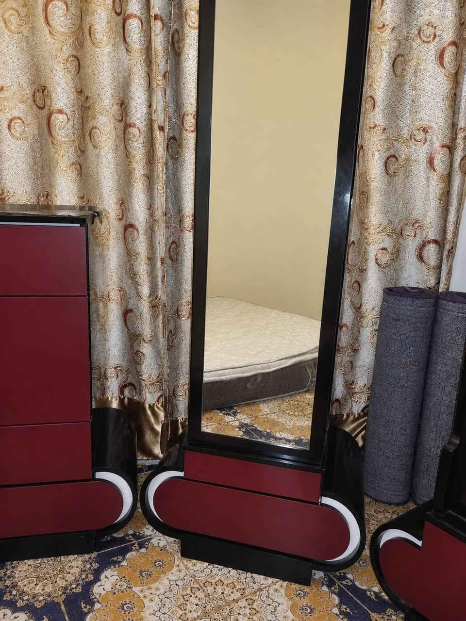 غرفه نوم حلوه ومرتبه وبسعر جدا مناسب مليون دينار عراقي وبيها مجال عنوان البصره تواصل واتساب فقط 

***********
