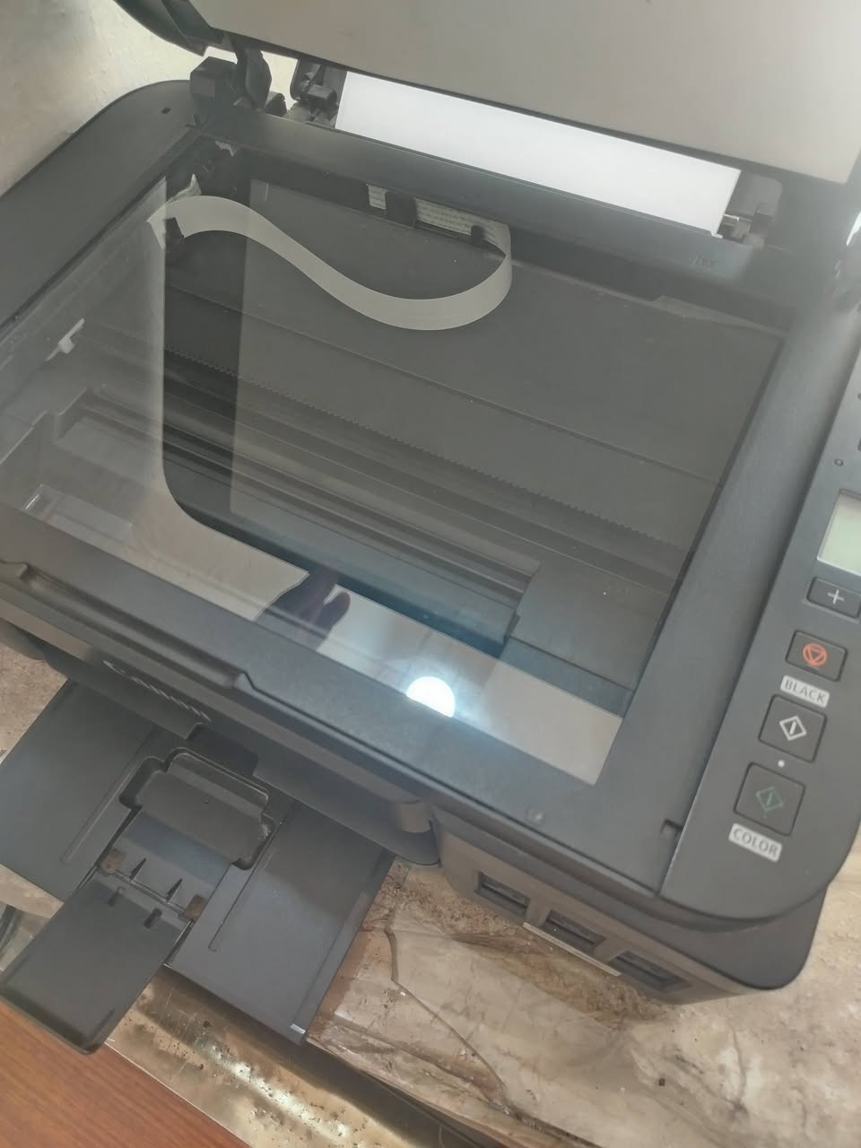 السلام عليكم غراض مكتبيه للبيع
حاسبه hp
مواصفاته عاليه وتخبل
طابعه كانون A4 طباعته واضحه وتخبل ملون +عادي
جهاز كبس هواية حراري شغال ونضيف 2 مو واحد
+ يوبيس شحن يطول 3 ساعات شحن 
+مقص صور كبير وصغير  + ميز مكتبه 2
+ غراض مدرسيه دفاتر عادي واصلي
دفتر أبو ٦٠
دفتر ابو 100
دفتر سيم خشن ابو 100
مثل ما موجود بل صوره
 الشراري يراسلني خاص وتساب او يتواصل ويا خاص 
***********
