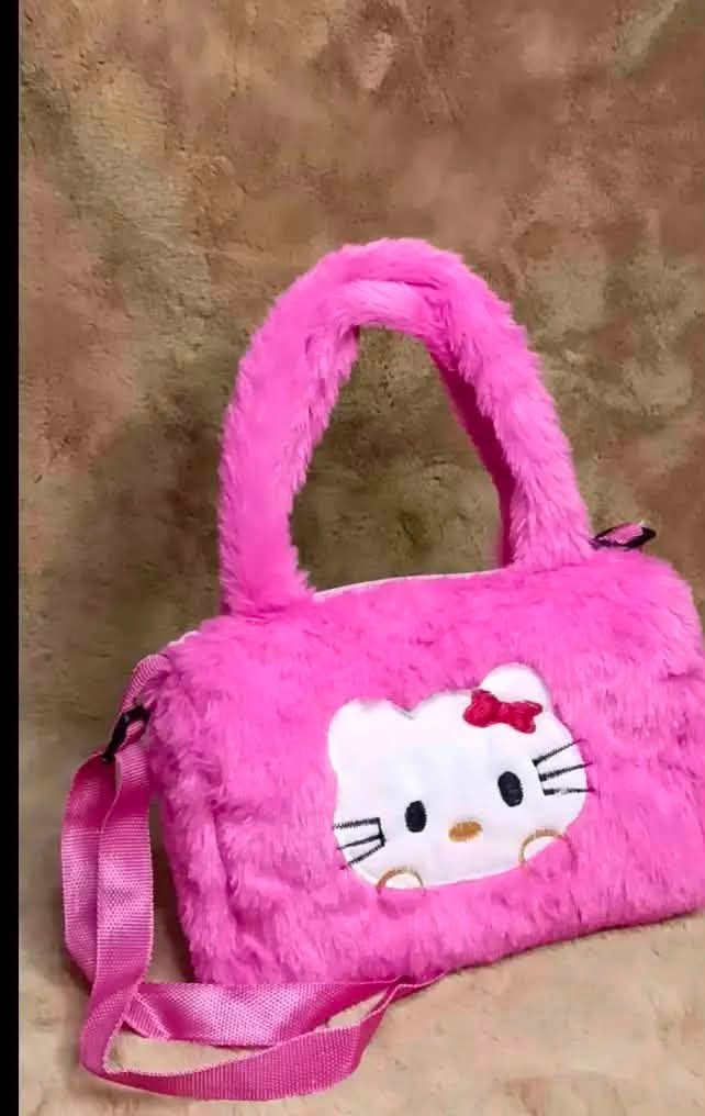 عندي مجموعه جنط جديد مدرسيه وجنطه بناتي للبيع اليفيده ع باب الله جوه سعر الجمله مكان حله قرب جسر سيف سعد ***********
