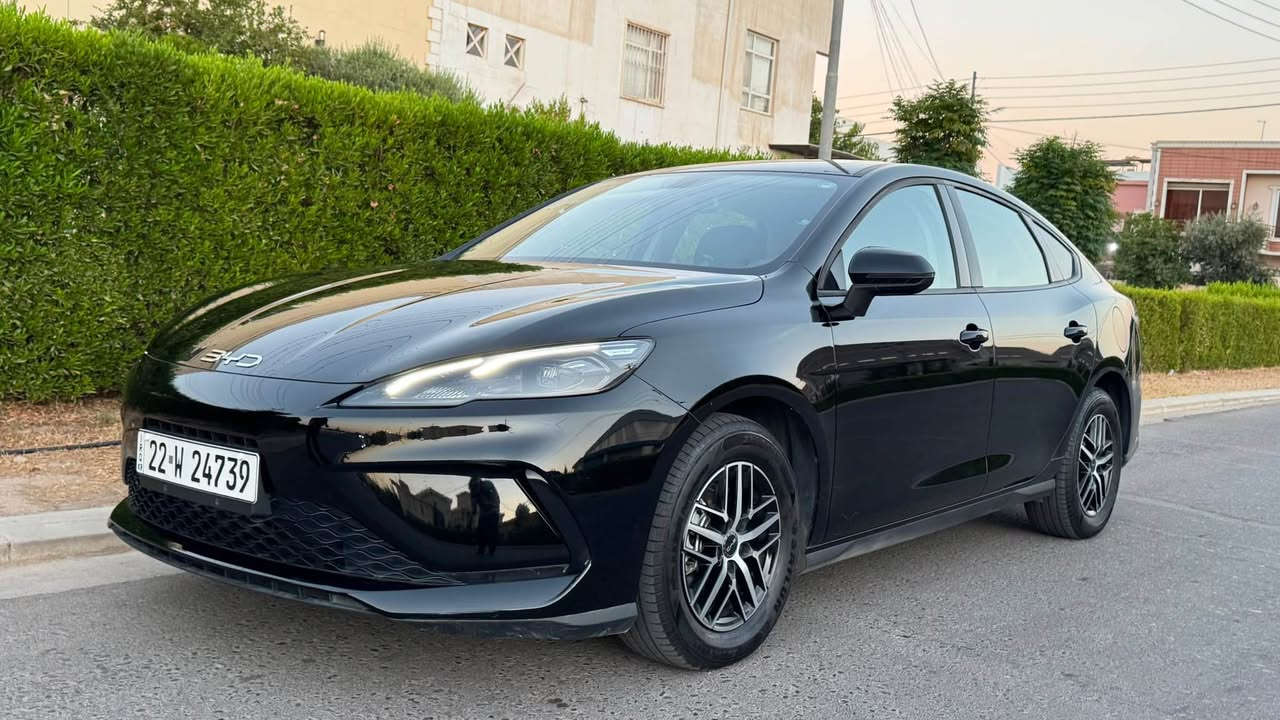 سيارةكة نمونةية لة جوانى و خاوينى.  سبوغ تةنكة ويل كرؤمه بى تةرزةية. ٥٠  هةزار رؤيه. هةموو شتى بةشةرته. پاك ماوةتةوه و  كامل جوانكاريه و ئةشياىى خؤىى ماوةتةوه 
وةك و تيبنى يةك قؤپى لة سندوقى هةيه. 
ژ . م *********** 
*********** أربيل, العراق
