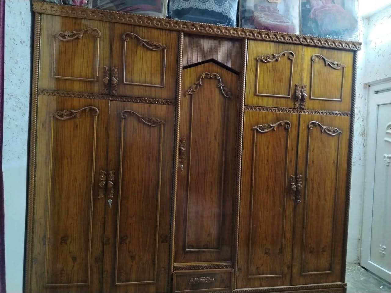 السلام عليكم غرفه نوم فصال مستخدمه شي قليل بسعر مناسب تواصل هاذا الرقم ***********
