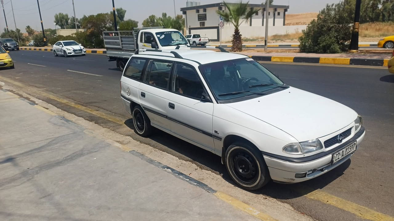 السلام عليكم
للبيع سياره اوبل استرا استيشن

الرقم أربيل مسطره 

صاحبها الشرعي بل موصل 

السياره لاضرب  والصبغ 

السياره حلوه ونضيفه احلى من الصوره 

الكير ومكينه خير من الله
 
السعر 42  وبيها مجال بصيط

التواصل على الرقم 

***********
