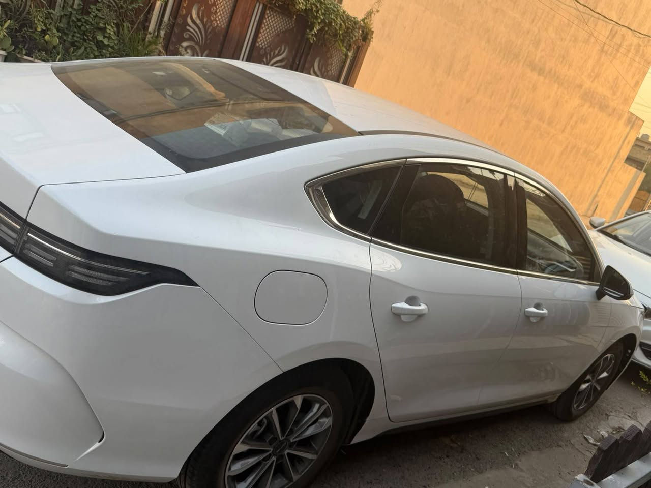 السلام عليكم دسترويل BYD زيرو على وضع الشركه مرقم ماشي اقل ال 1000 كفاله عامه دوشمه جديد ارضيه سياره برغي مناقصها ويها بورد مال شحن كامل مصار شهر من اخذتها بسمي محتاج وريد ابيع السعر 21 مليون او150 رجآ البياعه او الشرايه ليدخل العنوان بغداد البياع الرساله الثانيه ***********
