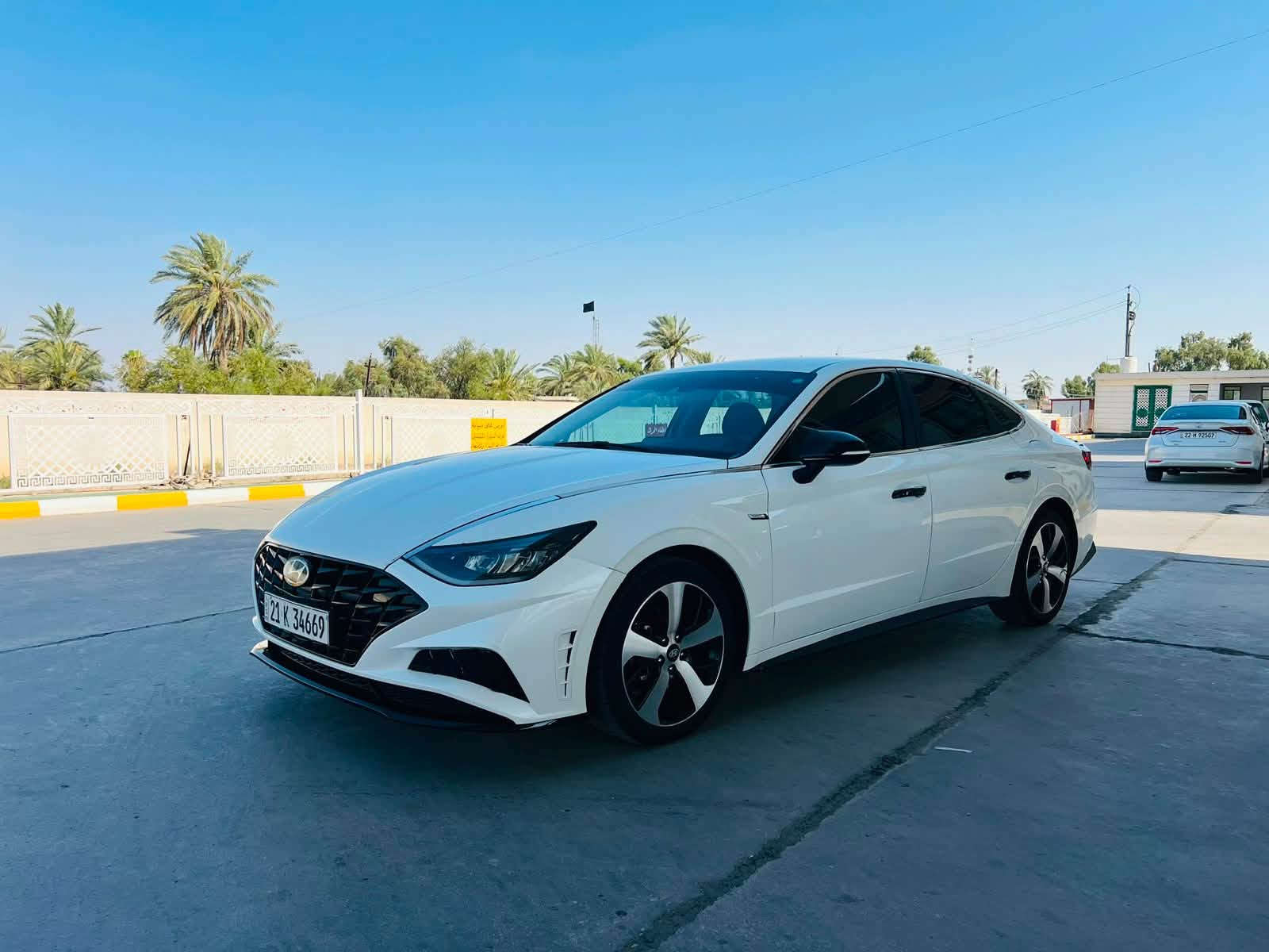 �🚘 للبيع | هيونداي سوناتا 2022 🚘🔥
لون أبيض 🤍 | مواصفات عالية جداً

إذا تدور على سوناتا نظيفة، مواصفات وأمان وراحة… هاي السيارة تستاهل تشوفها 👌🔥

⚙️ المواصفات:

🔹 مكينة 2.5 لتر
🔹 گير أوتوماتيك 8 سرعات
🔹 گير دكم
🔹 شاشة
🔹 كاميرا دوارة 360°
🔹 حساسات أمامية وخلفية

🛡️ أنظمة الأمان والمساعدة:

📡 رادار أمامي
📡 رادار خلفي
📡 رادار جانبي
🛣️ تحديد المسار
🚘 قيادة شبه ذاتية
🅿️ توقف ذاتي
⚠️ تحذير عند الخروج من المسار
🛡️ إيرباكات

✨ إضافات السيارة:

🤍 داخلية نظيفة ومرتبة جداً
✨ جنوط رياضية
🔑 جنطه بصمه
❄️ تبريد ممتاز

🔥 السيارة مواصفاتها عالية ونظافتها تبين بالمعاينة
📋 جاهزة للفحص من أي مكان يختاره المشتري

📞 للاستفسار: ***********
متواجد واتساب 
مكاني بغداد المحموديه ناحيه الرشيد 

للجادين فقط 🌹
سوناتا 2022… مواصفات، أمان، فخامة، وراحة بكل معنى الكلم
