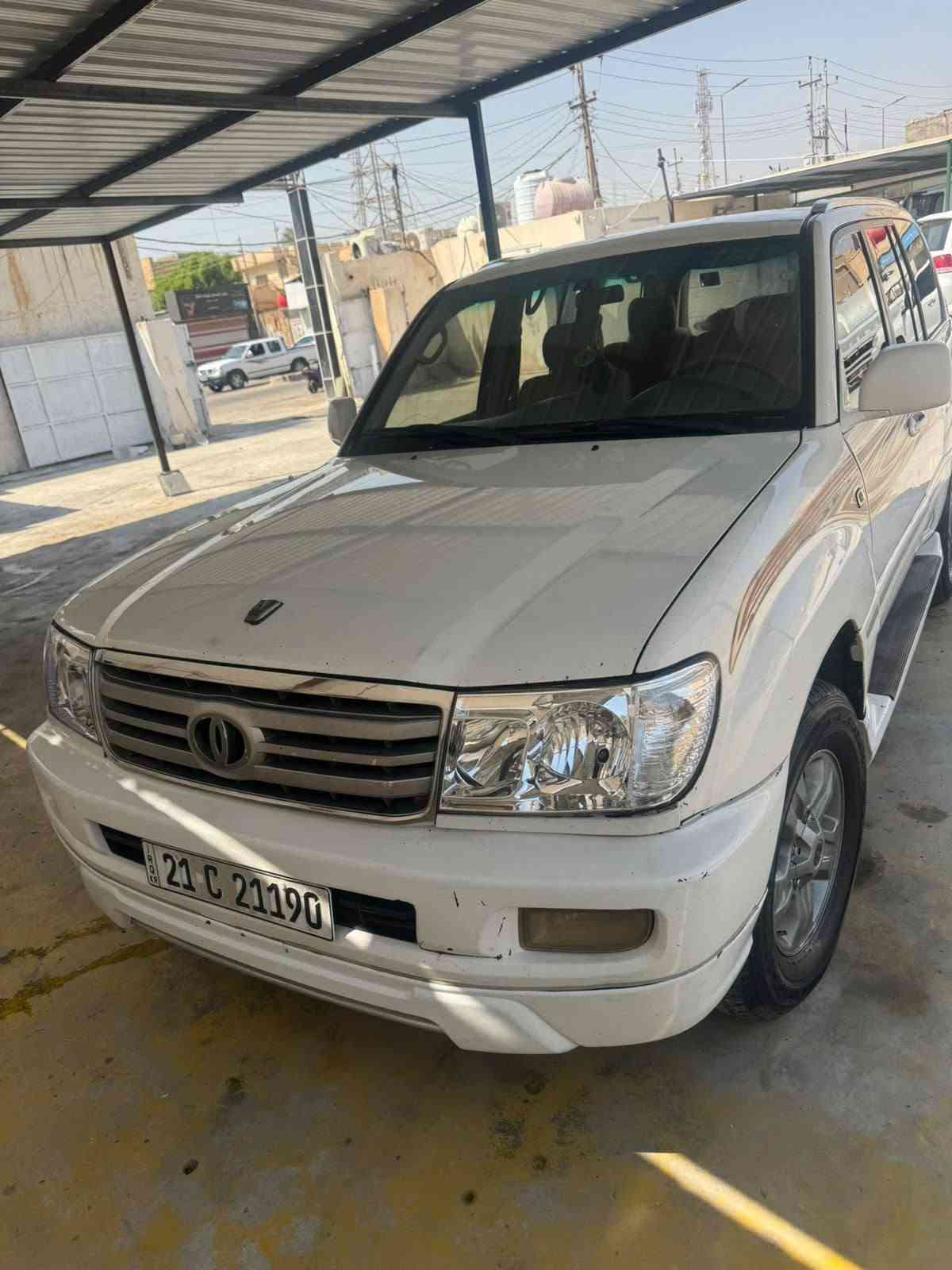 لاندكروز • ٢٠٠٥ • بدون صبغ