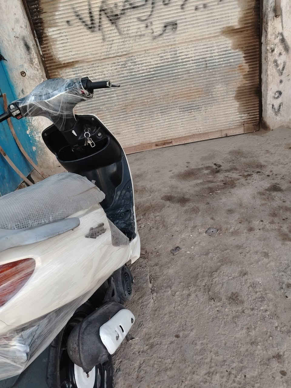 سلام عليكم دراجه اكزز ياباني دراجه جديده ونضيفه كلش كله ابلادي تجي وشوف ابعينك دراجه مفتوحه مره وحده وتجفيت اصلي السعر 450وبيها مجال قليل مستعجل عل بيع مكاني كربلاء طوريج ***********
