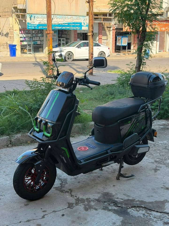 ---

🏍️ دراجة شحن للبيع - نوع USKEEZE - اوباما 
نظافة فول

السلام عليكم
دراجة شحن كهربائية للبيع، الدراجة مثل ما موضح بالصور نظافتها 100% وجاهزة ما تحتاج اي شي.

المواصفات:
النوع: USKEEZE (الموديل الحديث)
اللون: اسود لماع مميز مع لمسات اخضر
الحالة: نظيفة جداً، استخدام قليل، بدون اي عطل
البطارية: بطارية قوية تدوم طويلاً
الإضافات: 
1- صندوق خلفي كبير للقفل
2- حديد حماية جانبي وأمامي كامل (سيفتي)
3- شاشة ديجيتال + لايت زنون قوي
4- دوسات واسعة ومريحة

مكان الدراجة: الموصل
الفحص: بيدك تفحصها وين ما تريد

السعر: [850] وبيها مجال بسيط للشراي

للاستفسار مراسلة الصفحة أو الاتصال على: [ ***********]

الي يجي يشوفها ما يختلف ان شاء الله.

---
