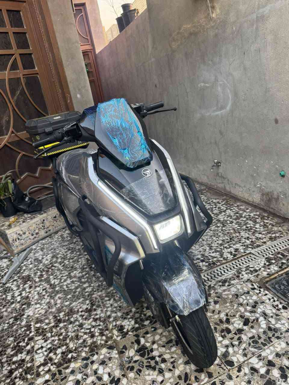 جديده لك مكفوله من كلشي فول ملف 2500   صار شهر من نازله كتلوكاتها وصلها موجود بطاريه ٦مصطره الايلون عليها بعده  فول مواصفات مكاني بغداد الجديده النواب  السعر ٩٥٠ رقمي***********
