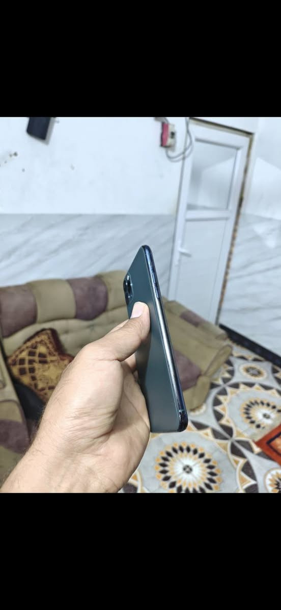 سلام عليكم 11 برو ماكس شرق اوسط ZAA دبل خط ذكرى 256  مكفول مامفتوح بلادي بطاريه 73 خطين سعره 310  بي مجال ***********
