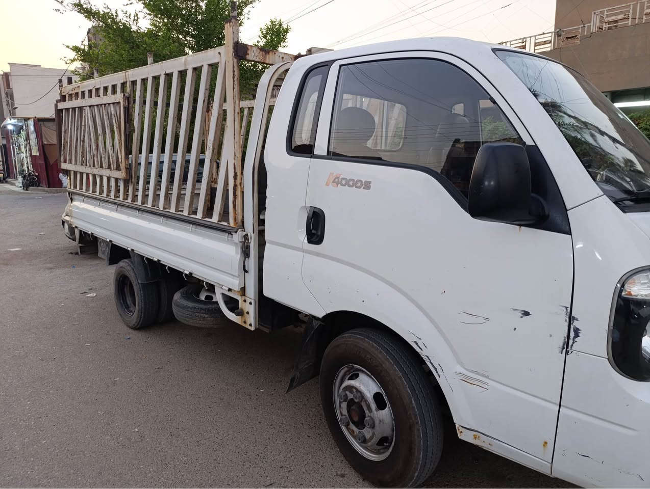 كيا حمل 2015 حادثها بنيد امامي فقط موضح بالصور محرك مفتوح تجفيت درجة اولى رايدها 120 وبيها مجال 
بغداد الزعفرانية *********** بغداد, العراق
