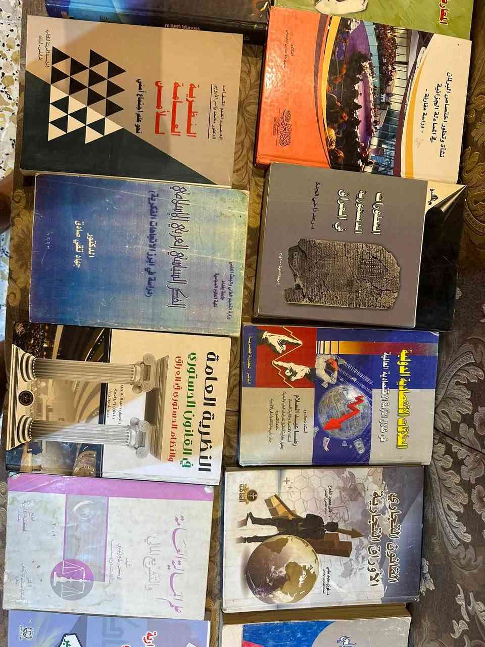 السلام عليكم كتب بأسعار مناسبة مكتبتي الخاصة مكاني بصره و يوجد توصيل ***********
