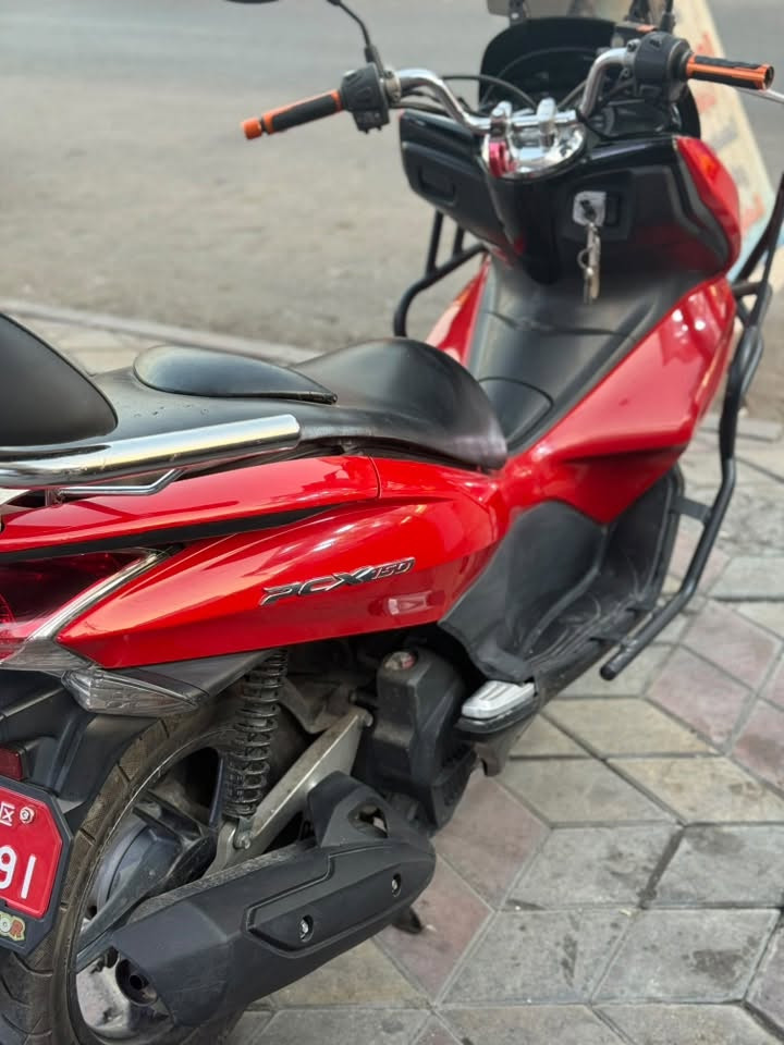 إسلام عليكم PCX الجيل الأول ياباني الدراجه مكفوله جيب فيتر او تعال افحص بيه تزويدات الدراجه ماشيه 53الف مصبوغه للجماليه فقط  سويجات ثنين  السعر 1550 او بيع مجال بسيط
العنوان بغداد الجديده شارع المسبح
الرقم : *********** فقط تصال

