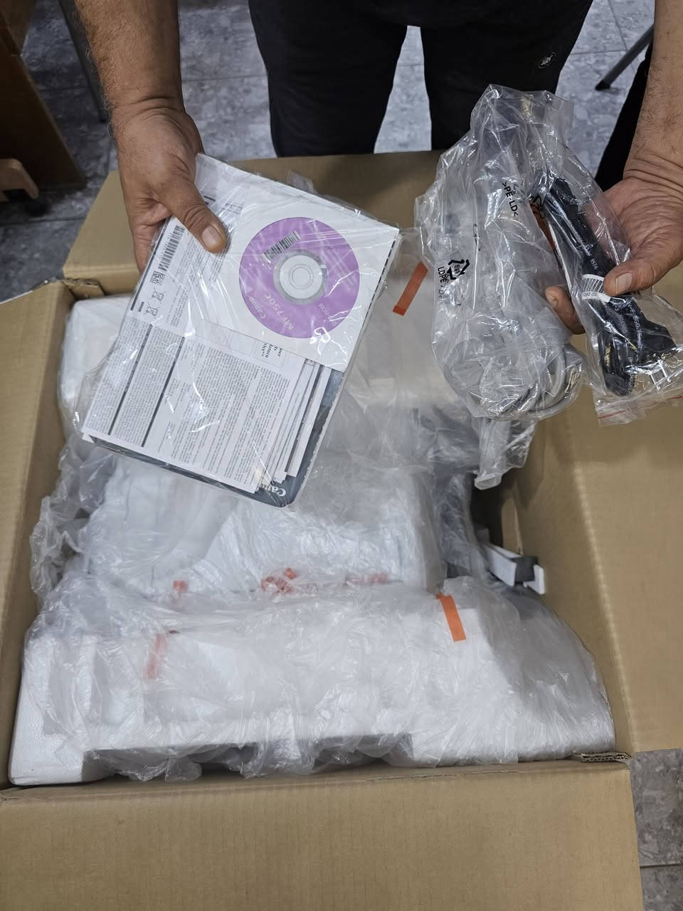 السلام عليكم متاح طابعه نوع كانون موديل 752ليزريه بعده بالكارتون والنايلون مالتها مكاني بغداد حي الجهاد هاتف ***********  فووول مواصفات شخط ما بيها حبر الشركه بعده بيها  على من يرغب الاتصال لمعرفة باقي التفاصيل  اما السعر فقيم انت باليرضاه رب العالمين علما ان سعرها في الشركه 580الف  واسف على الاطاله
