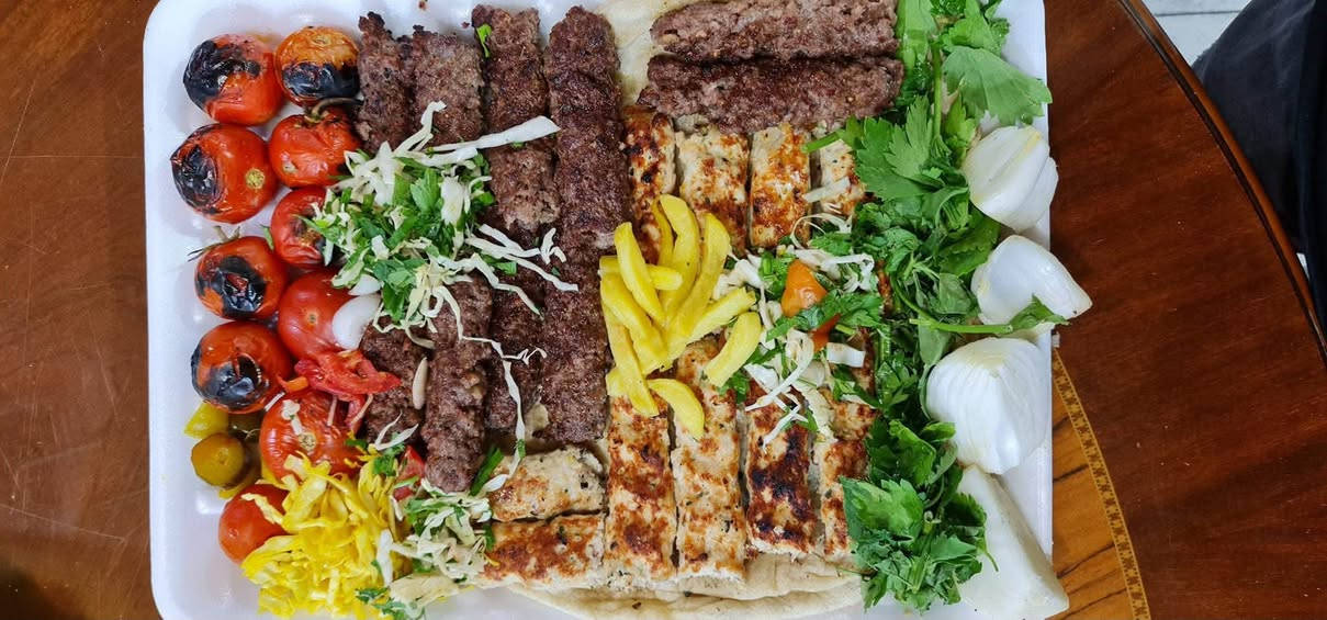 كل هلا بيكم زبائنه بمطعمكم مطعم احسان العتابي كما عودناكم ع عروض 
العروض مستمره عروض لمشاوي 
وعروض الاكلات السريعه 
تتوفر جميع لمشاوي 
وجميع لاكلات الغربيه 
توصيل مجاني لجميع مناطق الرفاعي 
الحجز
 ***********
***********
