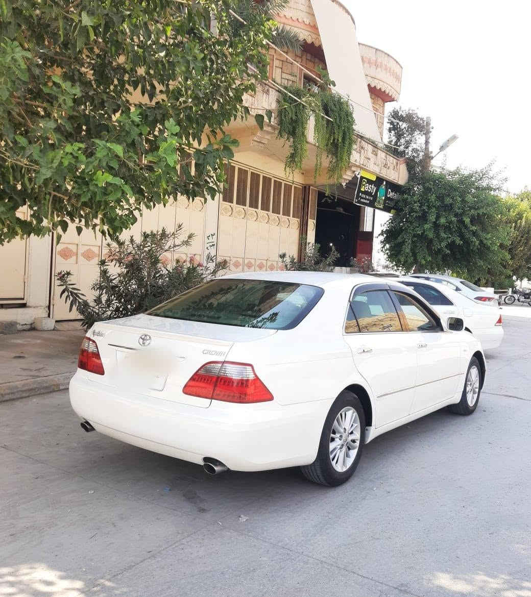 سلاوی خوای گه وره 
شاهینه ی بڕاوه ی بیکۆدبیکۆد
مۆدیلی2006ناوزه رد
تازه داغل بووبه س ماشاالله ی ئه ویت
کامل مه سره ف کراوه ته بریت جامی هه ل گیراوه 
حه مام کراوه ناوی شوینی بڕاوه که یم چاک کردووه 
هه ندبریکیم به ستوووه یه ک پارچه یه 
به س سایه قیکی ده ویت لی بخوڕیت کامل جایزه 
مه کینه ی پچووک به گه وره واته گیری گه وره یه 
بیته قه وڕه قه شه ست هه زاری حه قیقی ڕوشتووه 
زۆرتازه یه ماشاالله لیبیت 
که ڤه رنه گۆڕاوه سه قف بۆیاخ نییه به شه رت حیزامیش بۆیاخ نه بیت مالی دۆسته سه یاره که 
برای به ڕیزم گه رمووشته رینیت سه ری خۆتوو منیش مه یه 
شینه له وه هه رزانترهه یه بیکڕه له گه ل ڕیزم بۆتان 
نرخی56$تۆزیک مه عامه له ی تیایه برایانه 
ژماره ی ته له فونم ***********
