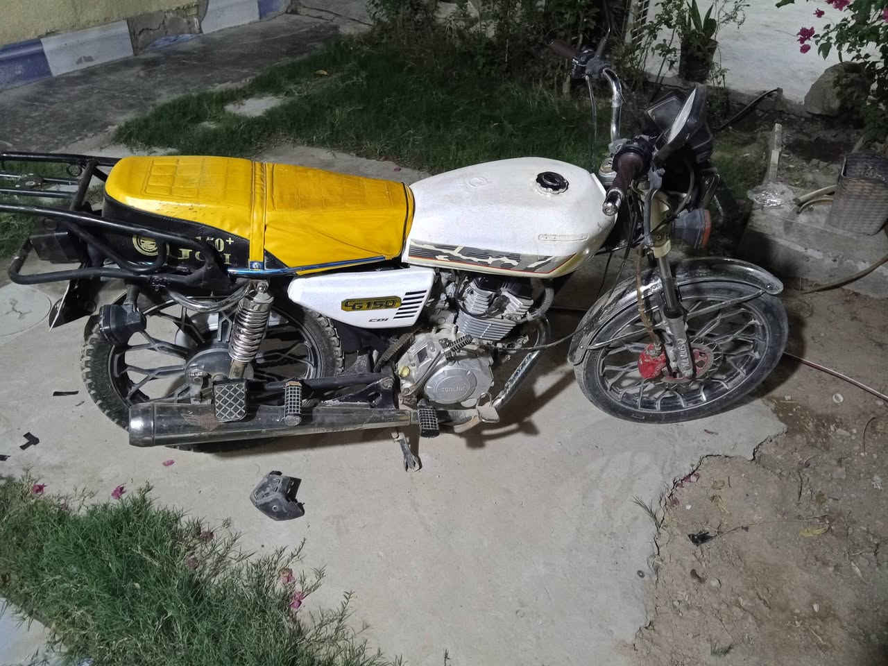 السلام عليكم دراجه سونلك مديل 22 طالعه بل 24 رقم بغداد بسمي مبدل بوش وبستم دراجه كامله اي نقص مابيهه مكانهه بغداد ابو غريب سعرهه 1200 شراي يخابر ***********
