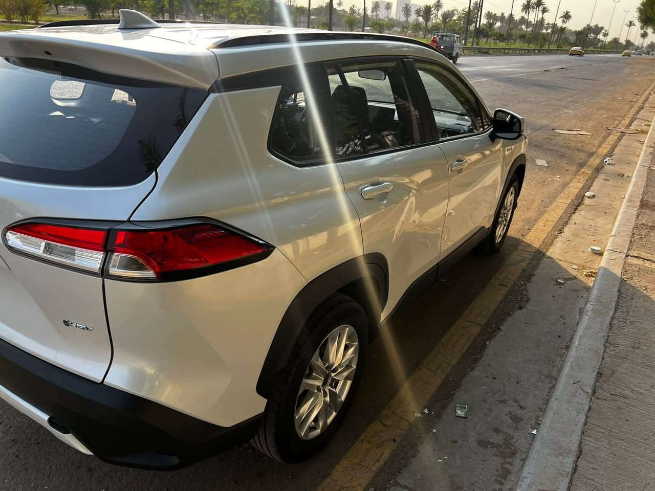 � للبيع | Toyota Corolla Cross 2025
ماشيه 8000كم
بيه 3 رصعات بجهة السايق 
المكان بغداد الرصافه 
السعر 27 مليون وبيه مجال 
للاتصال 
***********
***********

