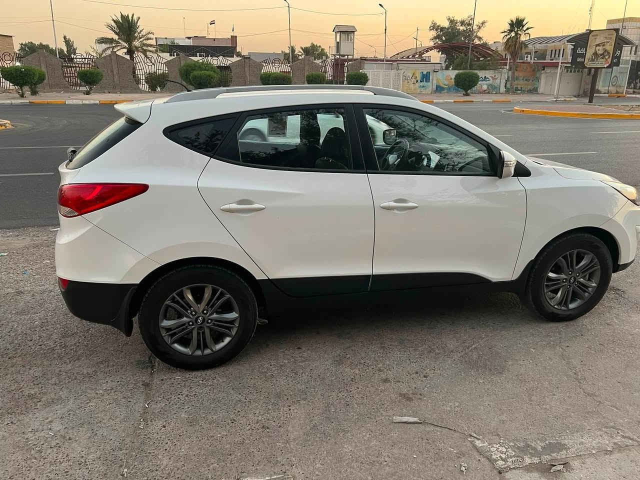 توسان 15 بيهة  بارد جدن قليل سيارة احلة من صور  بكان سيارة بغداد. رقم ***********

