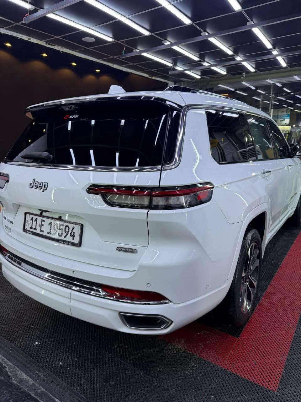 🚘 Jeep Grand Cherokee Overland – 2021
🇺🇸 وارد أمريكي
✨ الشكل الجديد
👑 فئة Overland – VIP Large
👥 7 راكب
⚙️ 6 سلندر
🛞 4×4 دبل
📍 تسجيل بغداد
🤍 لون أبيض
📊 ماشية 70 ألف كم

🔥 المواصفات والتجهيزات:

• فل أوبشن
• فتحة سقف بانوراما
• مقاعد جلد فاخرة
• مقاعد أمامية تبريد
• مقاعد أمامية تسخين
• مساج للمقاعد
• نظام صوت Macintosh
• Ambient Lighting إضاءة داخلية
• شاشة وسطية كبيرة
• شاشة عدادات رقمية
• تبريد 3 مناطق
• تحكم أوتوماتيكي بالمناخ
• تحكم بالمقود
• أزرار تحكم بالصوت من المقود
• تشغيل بصمة / زر
• دخول ذكي بدون مفتاح
• ريموت أصلي
• حساسات أمامية وخلفية
• كاميرا خلفية
• كاميرات ومراقبة محيطية حسب التجهيز
• مثبت سرعة
• مثبت سرعة متكيف حسب التجهيز
• تنبيه النقطة العمياء
• تحذير مغادرة المسار
• فرملة طوارئ
• أنظمة قيادة متعددة
• أوضاع للطرق الوعرة
• تحكم بالدفع الرباعي
• جنوط ألمنيوم
• إطارات عريضة
• مرايات كهربائية
• مرايات قابلة للطي
• إضاءة LED
• مصابيح ضباب
• تشغيل وإطفاء أوتوماتيكي للأنوار
• حساسات مطر
• صندوق خلفي كهربائي
• فتح الصندوق الخلفي كهربائياً
• مقاعد خلفية قابلة للطي
• مساحة واسعة للصف الثالث
• تكييف للصفوف الخلفية
• منافذ USB للركاب
• بلوتوث
• Apple CarPlay
• Android Auto
• نظام ملاحة حسب التجهيز
• تحكم كهربائي بالمقاعد
• ذاكرة للمقاعد حسب التجهيز
• ستائر/تظليل خلفي حسب التجهيز
• زجاج كهربائي كامل
• مراية داخلية أوتوماتيك
• تشغيل عن بُعد
• نظام مراقبة ضغط الإطارات
• نظام ثبات إلكتروني
• نظام مانع انزلاق
• ABS
• Hill Descent / مساعد نزول المنحدرات
• Hill Start Assist
• نظام اختيار وضعية القيادة

👑 Overland مو مجرد سيارة… فخامة وهيبة وقوة بكل تفاصيلها.

***********
