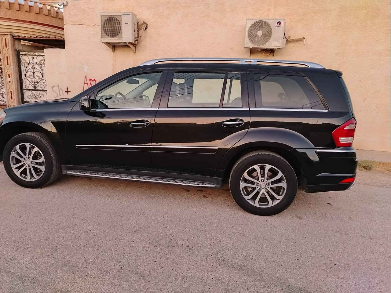 السلام عليكم
مارسيدس  GL 450 موديل 2012
اللون اسود
السقف بنوراما دبل سلايد
داخل جلد اسود
عدد الركاب 7
تبريد ٣ قطع بحاله َممتازه
الموصفات هواي 
تخم تاير دلوب ياباني
صدر خلفي امامي ممتاز
محرك كير كفالة 
تراي السياره تراي زيرو
السياره بدون حادث بون صبغ بدون تكحييل الحديد مال السياره بلاد بدون اي ضرر
للعلم السياره مالتي خاصه سبب البيع ضرف خاص
والجناي يعرف هاي السياره شنو
اي استفسار الاتصال على رقم الهاتف رقم صاحب السيارة
مكلف بالنشر
مكلف بالنشر
مكلف بالنشر

***********
