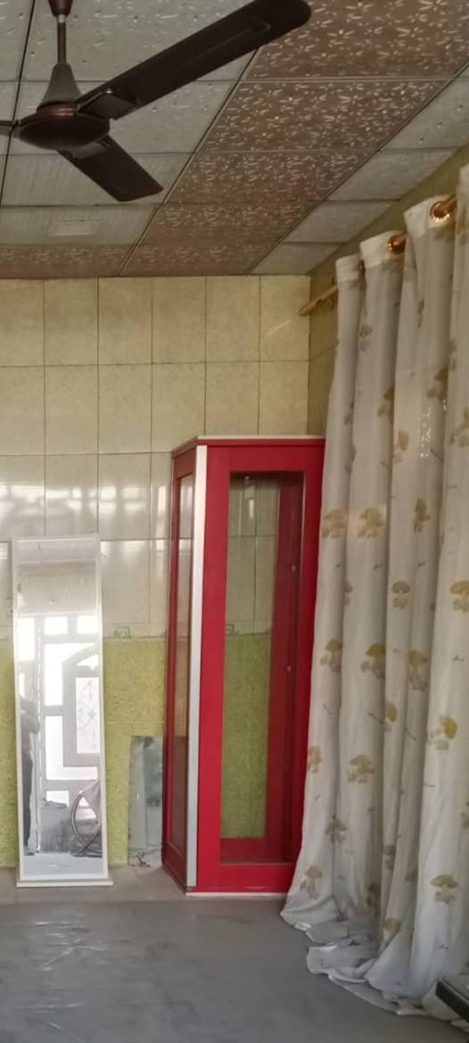 صالون حلاقة للبيع جديد كلش للاستفسار اتصال وات ساب ***********
