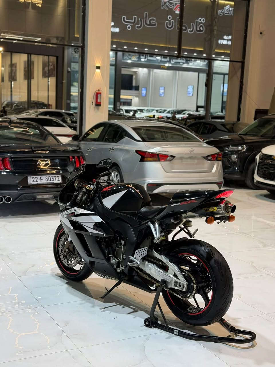 السلام عليكم cbr 1000RR للبيع موديل ٢٠٠٧ 
بيع سريع ماكو بهيجي هاي سعر او هاي نضافة 
سعت فقط ٢٩$ بيها مجال بسيط دراجة دخول جديدة ماشي ٥١ الف ماماشي بل عراق برمجة دراجة 
دبل مروحة بطارية كبير اكزوز اصلي 
كير محرك شرط برغي مامفتوع تاير امامي ل تاير خافي شرط بل كارتون دينار مسرف مابي دراجة ب اربيل شراي خابر تدلل *********** واتس اب بيها
