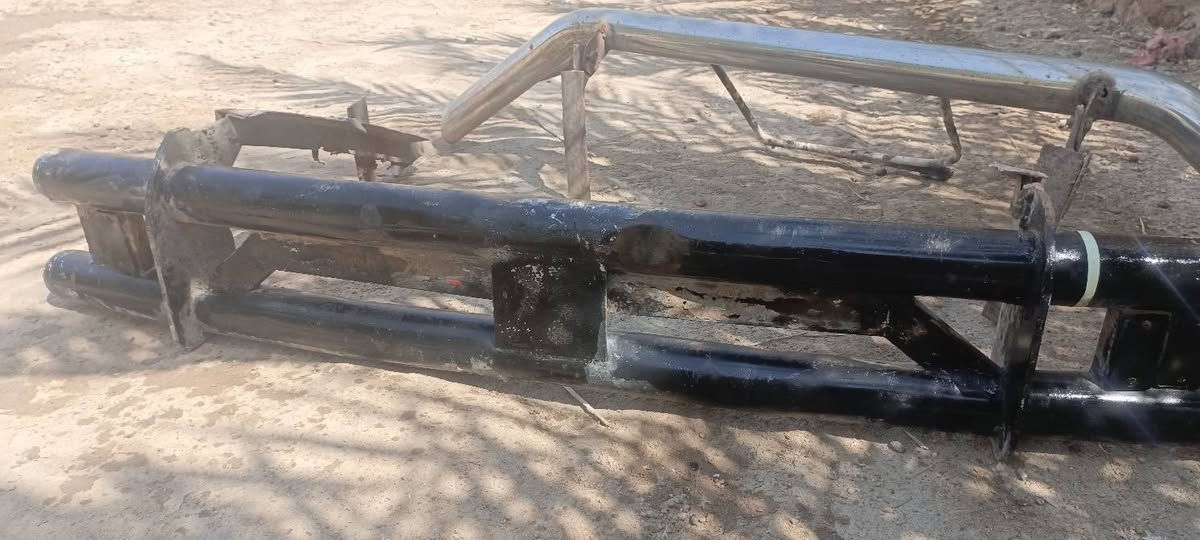 سلام عليكم شلونكم شخباركم  شباب عدي درع الكدام والخلفي مال سيارة ستاركس سعر خاص  ***********
