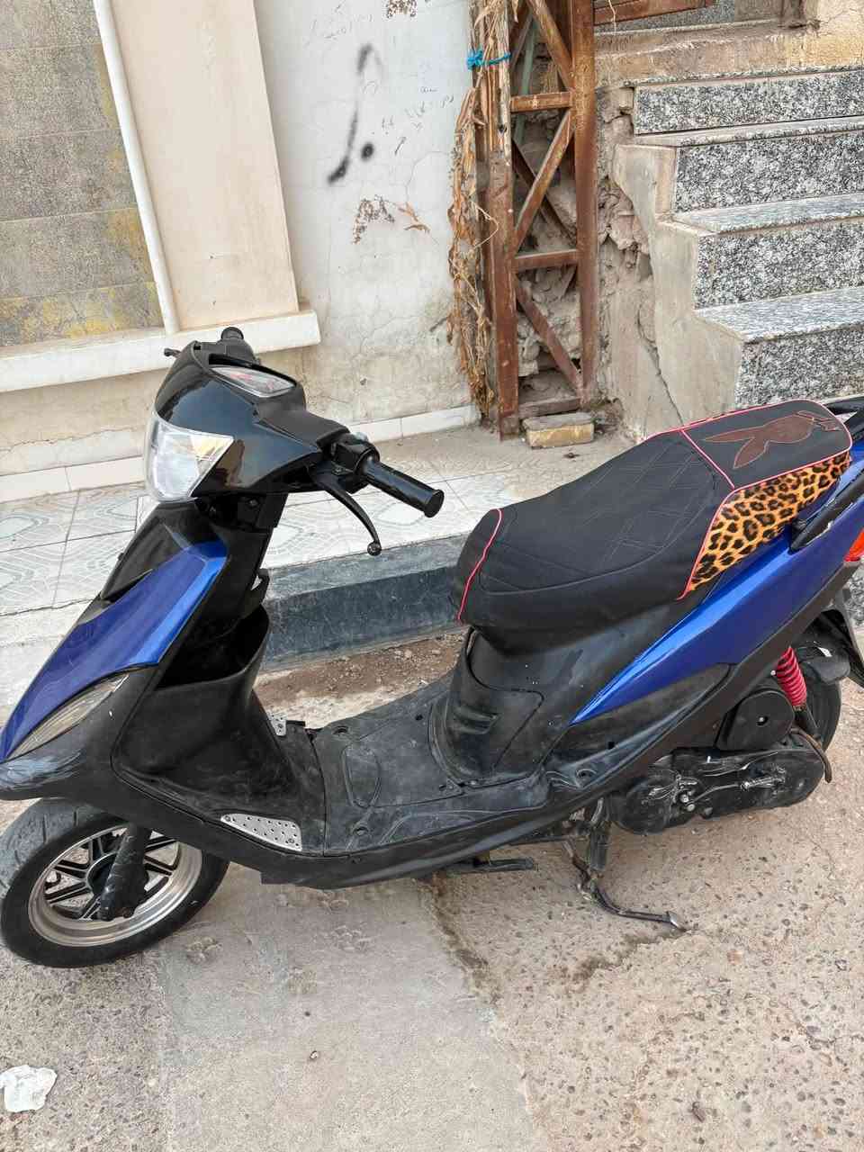 دراجه ماكس عدله اللبيع اريدها ب٥٠٠ وبيها مجال حك الجيه عنواني البصره ***********
