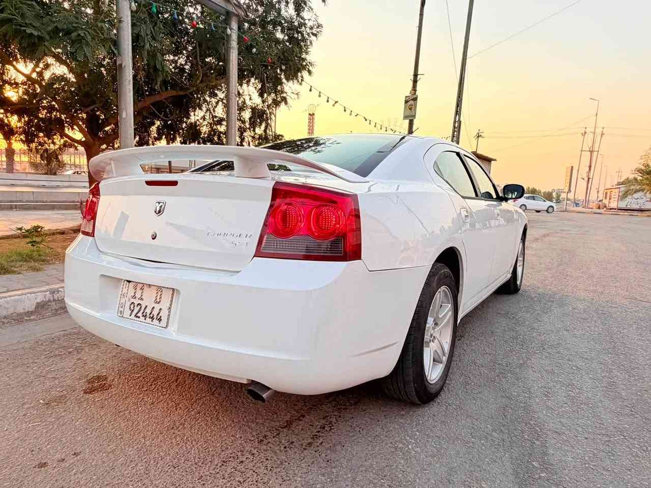 جارجر 2010 خليجي رقم بغداد باسمي
هزه قبل 5 أيام كملته، والسيارة حالياً جاهزة وما بيها أي نقص.

السيارة بلا صبغ، وبهيه باب الصدر تعرض لضربة من تكتك وتم تصليحه. والجنطة مبدلة بنفس اللون بسبب حادثة قديمة مع الدفاع المدني؛ لأن شافوا دخان يطلع من الصندوق واضطروا يفتحوه.

السيارة نظيفة جداً وما بيه أي نقص:

* تخم وتايرات جديدة.
* منظومة تبريد جديدة.
* كير جديد.
* بطارية جديدة.
* حدادية صدر وخلفية جديدة.
* الغرفة مالته كاش ونظيفة.
* الماشية 661 ألف كم حقيقي.
* ما مشتغلة ولا ساعة تكسي.

السيارة حالياً بالنجف، وباجر بعد الظهر تكون ببغداد، وتبقى هناك إلى يوم الخميس، وبعدها ترجع للنجف.

ما عندي ماسنجر، التواصل فقط واتساب وعلى هذا الرقم:
***********

السعر: 113 ورقة.

وأعرف السوق، وأعرف أن بـ90 ورقة تحصل أمريكي، قبل لا تكلي. لكن هاي السيارة غير؛ حالتها ومواصفاتها وصيانتها مو مثل أي سيارة بالسوق.
