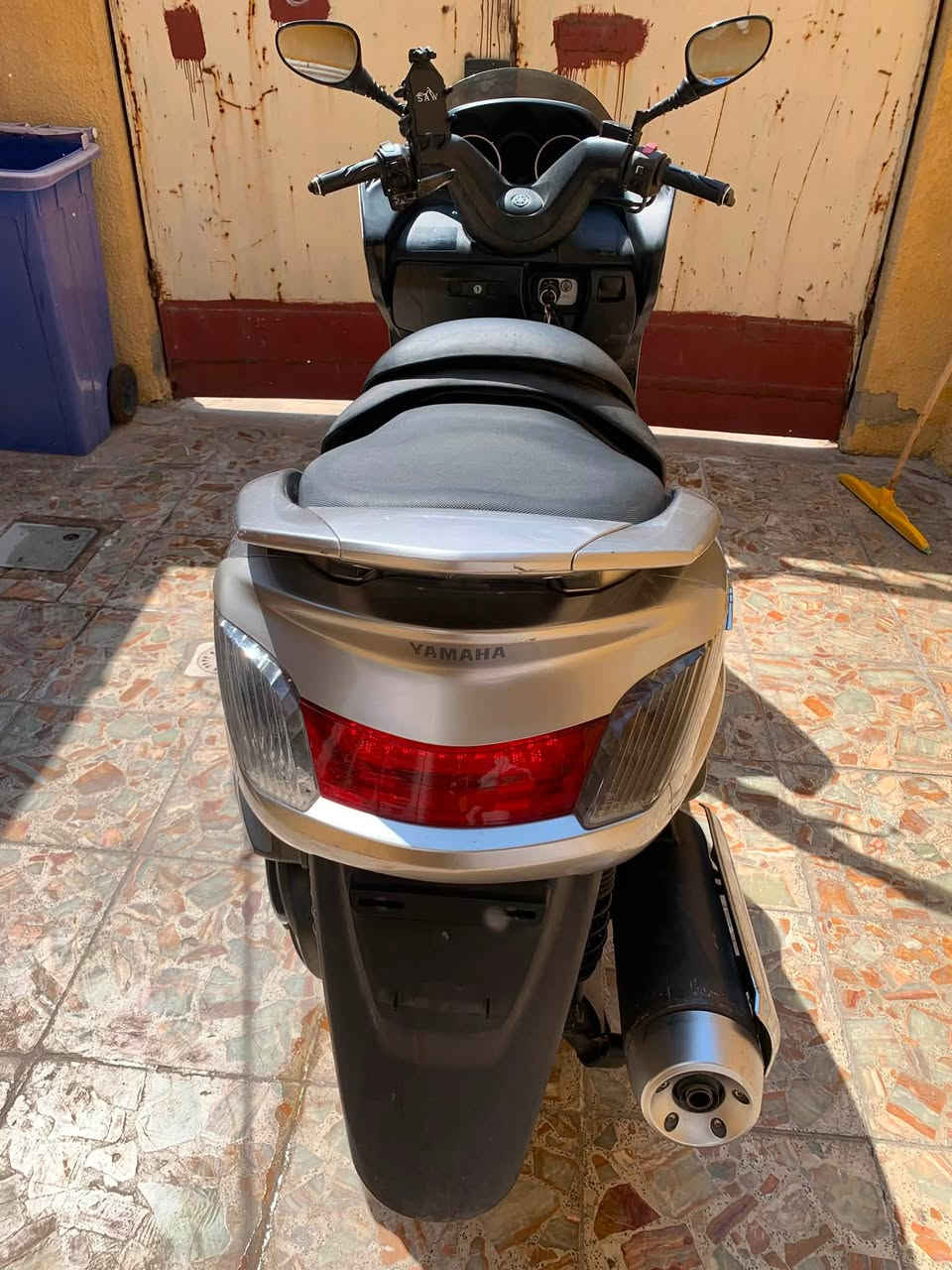 للبيع ياماها ماجستي مني كراند مكينة 250cc
السلام عليكم 
اخوان الرجاء تركيز بقراءة المنشور قبل الاتصال
 
للبيع دراجة ياماها ماجستي مني كراند مكينة ربع 
مواصفات الدراجة معروفة 
مكينة مكفولة بلادية برغي ما مفتوح دهنها موتل الاخضر ركز الاخضر وليس الاحمر دهن خاص Maxi Scooter
ماء راديتر زيتي
الدراجة عليها ادامة كهربائيات كلها شغالة 
الدراجة امانة الله شلعة ومعدل ورزانة تاكل الگاع اكل وبالعافية عالياخذها 
 
مكانها بغداد المشتل 

الشراي يتصل 

***********
***********
