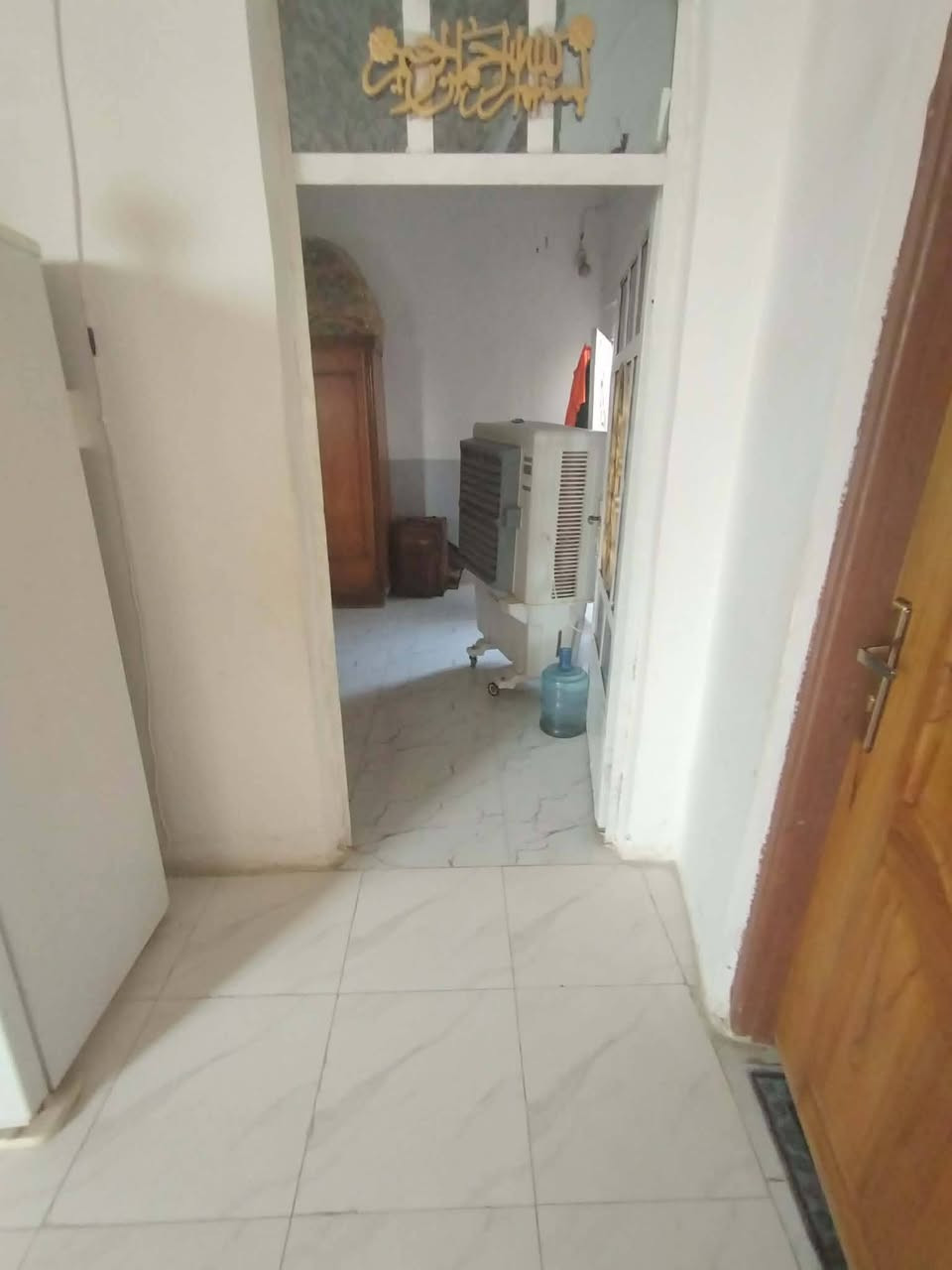 دار للبيع مساحته 190متر طابو زراعي سند 25 ع ربيانه قرية سيد ناجي بناء طابوك وعكاده متكون من غرفة نوم عدد 2 وصاله استقبال مجمع صحيات دخليه خارجيه سعرها 45وبيها مجال أي استفسار اتصل على الرقم التالي ***********
