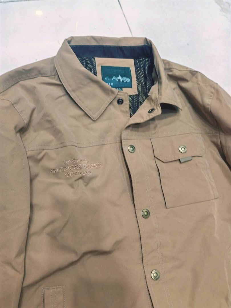 ١٠ الف جاكيت رجالي كاجول قياس 2xl اسيوي وقياس m اوربي صحراوي عسكري موضح بالصور بي نقص دكمه

نص مكتوب في الصور:
- FASHION #品质工艺 只做自己# 硬汉选择 休闲夹克 TOUGH GUYS CHOOSE CASUAL JACKETS 舒适面料 柔软舒适