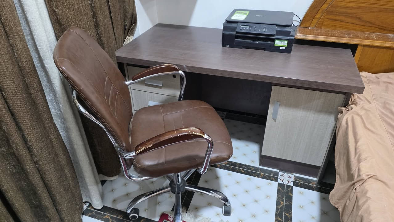 ميز مكتبي • كرسي مكتبي • النجف المناذرة