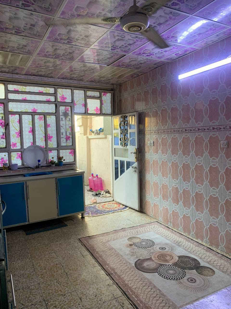 دار للبيع/السعر 150
المساحة 150متر يحتوي على اربع غرف نوم الطابق الاول استقبال وغرفة نوم ومطبخ وحمام والطابق الثاني ثلاث غرف نوم العنوان الجريخي تقاطع ابو رشا فرع اسواق عنبر للتواصل ***********
