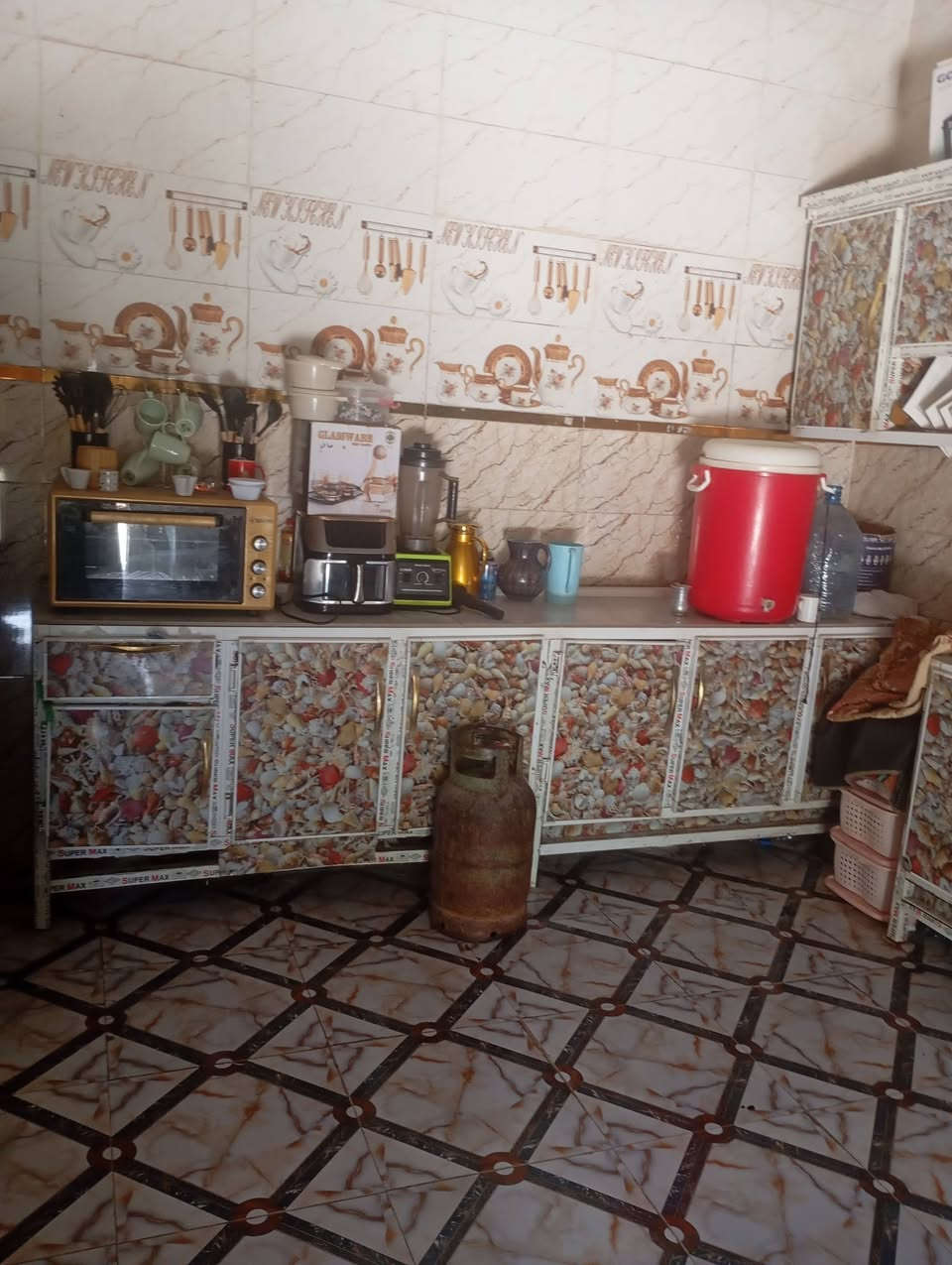 كاونتر 3 قطع كبير محور مرمر جديد ونضيف سعره 700 وبي مجال كلش قليل 
العنوان البصره الهارثه 
للتواصل والاستفسار ***********
