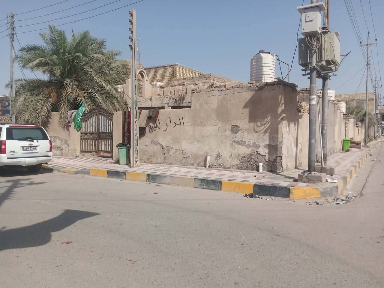 بيت ركن طابو صرف مساحته 150متر الحي العسكري الثاني  البيت على 3شوار ينزل من شارع الامام علي وتنزل من شارع سيد جواد وتنزل من شارع المستوصف كافة الخدمات موجوده سعره50مليون وبي مجال التواصل والاستفسار ***********

