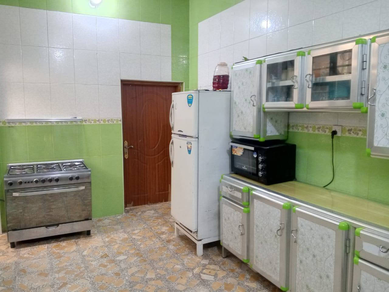 بيت للبيع حي الفرات مساحه ١٠٠ متر الواجه ٤ ونص طابقين عكاده قريب شارع المستوصف الاستفسار ***********
