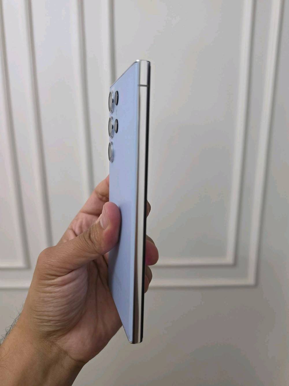 الجهاز الاصلي من سامسونج توفر 
سامسونج s20 الترا نسخه 5G
و s21 الترا نسخه 5G
 الشاشة: Dynamic AMOLED 2X بمقاس 6.9 بوصة، بدقة QHD+ ومعدل تحديث 120Hz.
المعالج: Exynos 990 (لنسخة الشرق الأوسط) 
الكاميرا الخلفية (رباعية): أساسية 108 ميجابكسل + ت 48 ميجابكسل (زوم حتى 100x) 
الكاميرا الأمامية: 40 ميجابكسل.
الذاكرة والتخزين: رام 16 جيجابايت / مساحة 128 
البطارية: 5000 مللي أمبير وتدعم الشحن السريع قدرة 45 واط والشحن اللاسلكي. 
السعر 340 الف
بغداد زيونه ربيعي قرب مجمع البركه 
***********