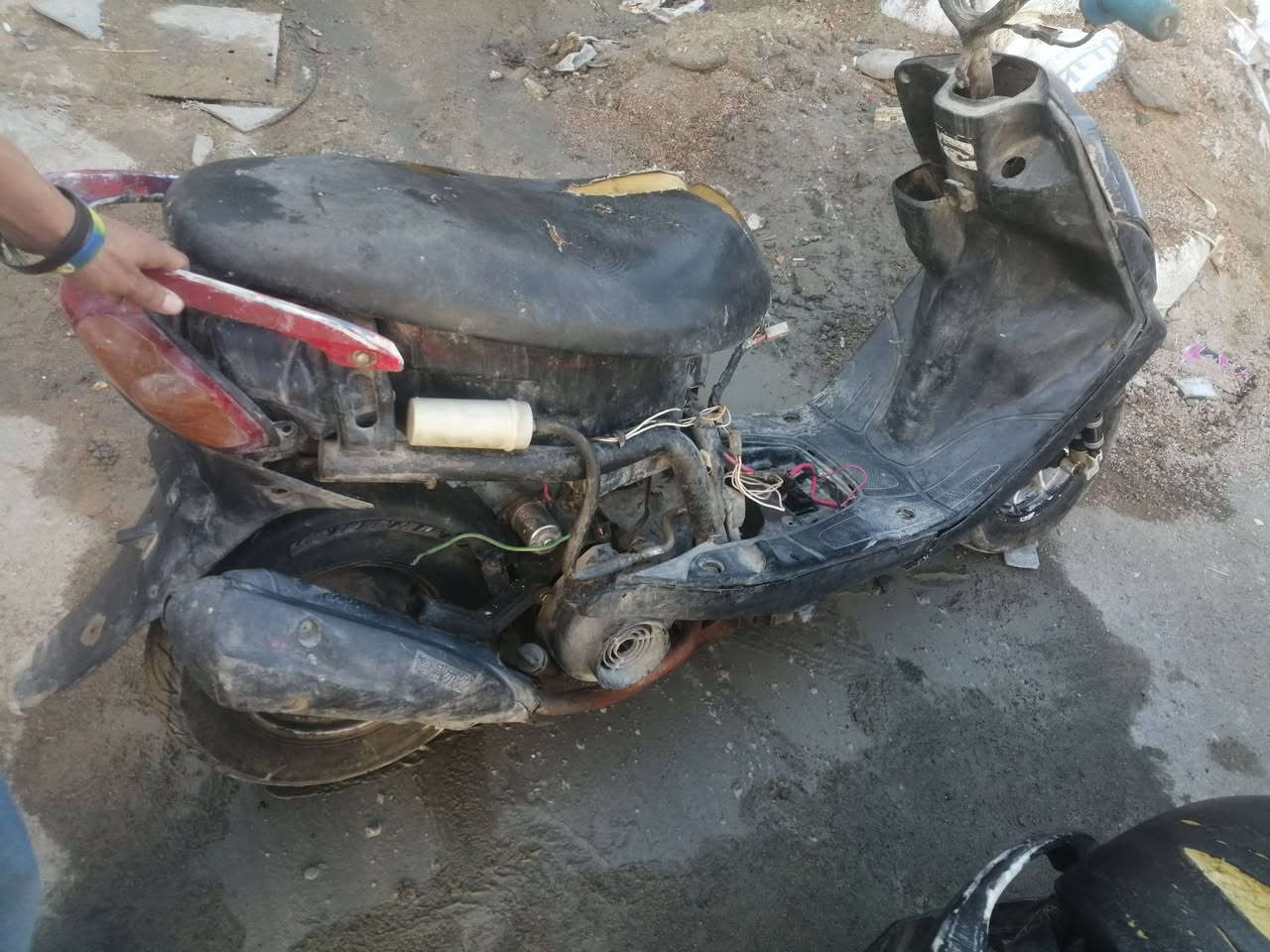 السلام عليكم شباب ماكس قجمه دراجه مكينه مكفوله عليها صالنصه FMعليها صدر رياضي الدراجه يحتاجها شويه ترتيبات سعرها 225للف وبيها مجال مكاني بغداد الدوره
***********  واتساب الدراجه يحتاجلها قبق هندر

